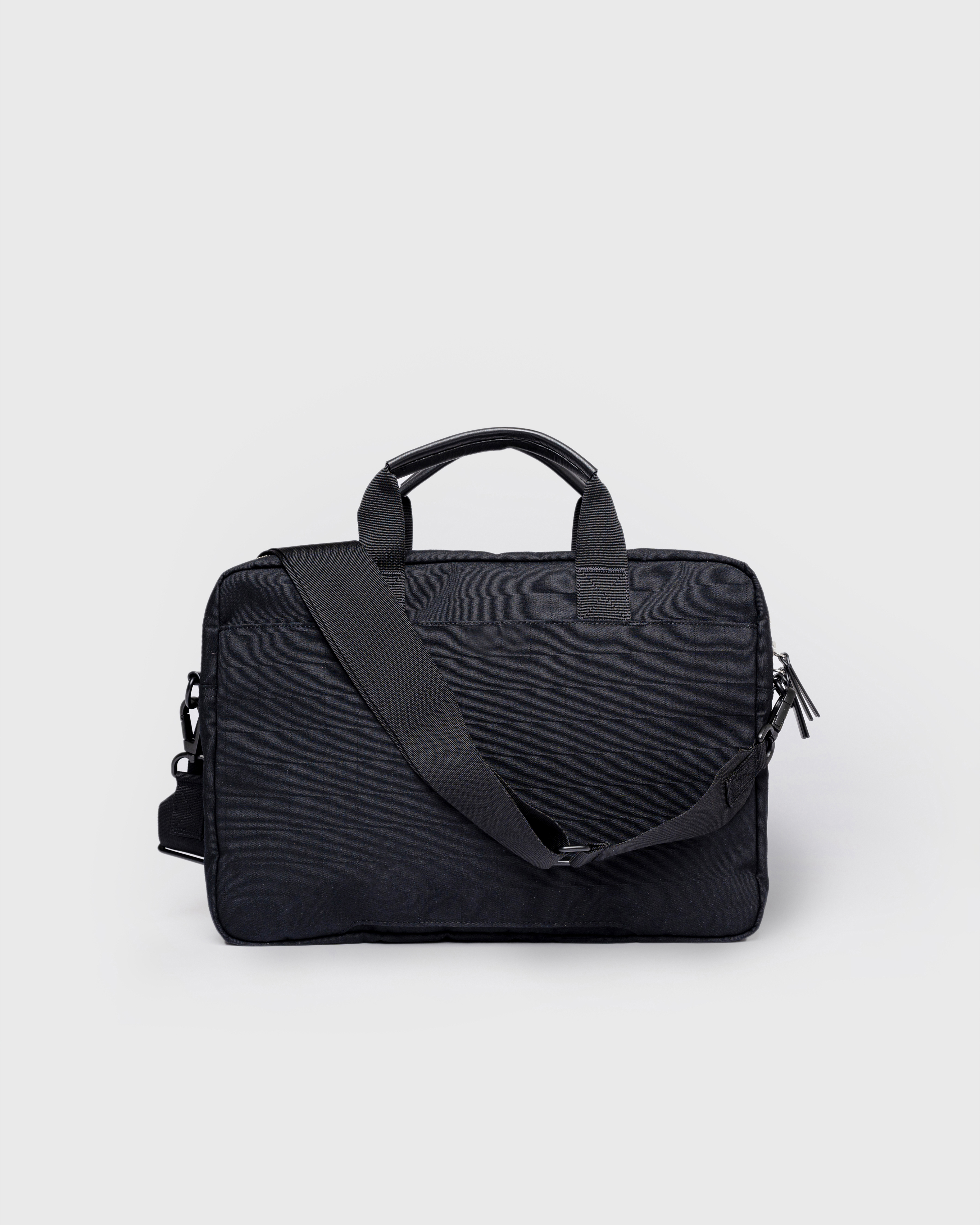 Sandqvist Everyday Briefcase, black. Back view, two handles and a shoulder strap. 