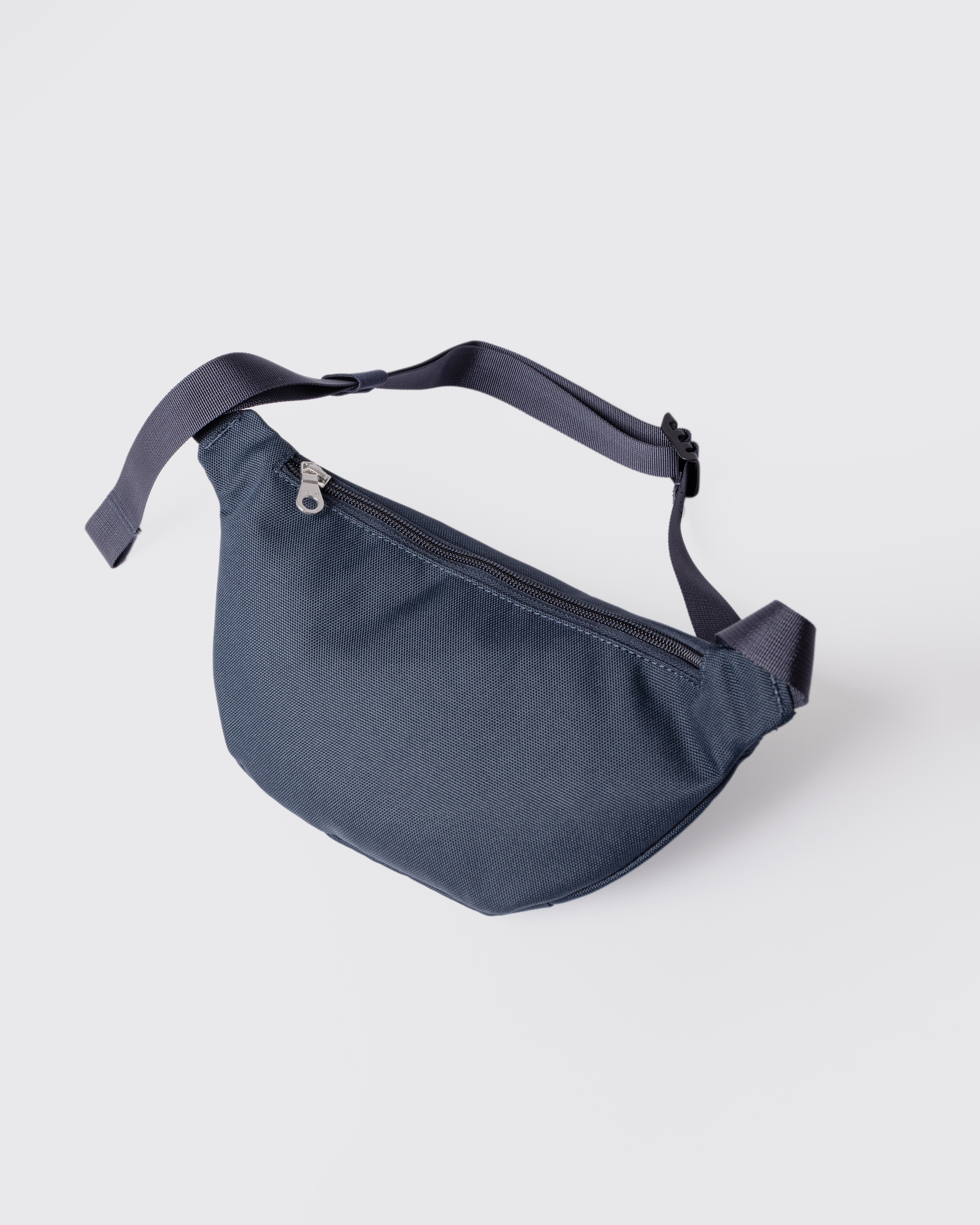 Sandqvist Ground Crossbody Bag, blue. Back view, zipper and shoulder strap.