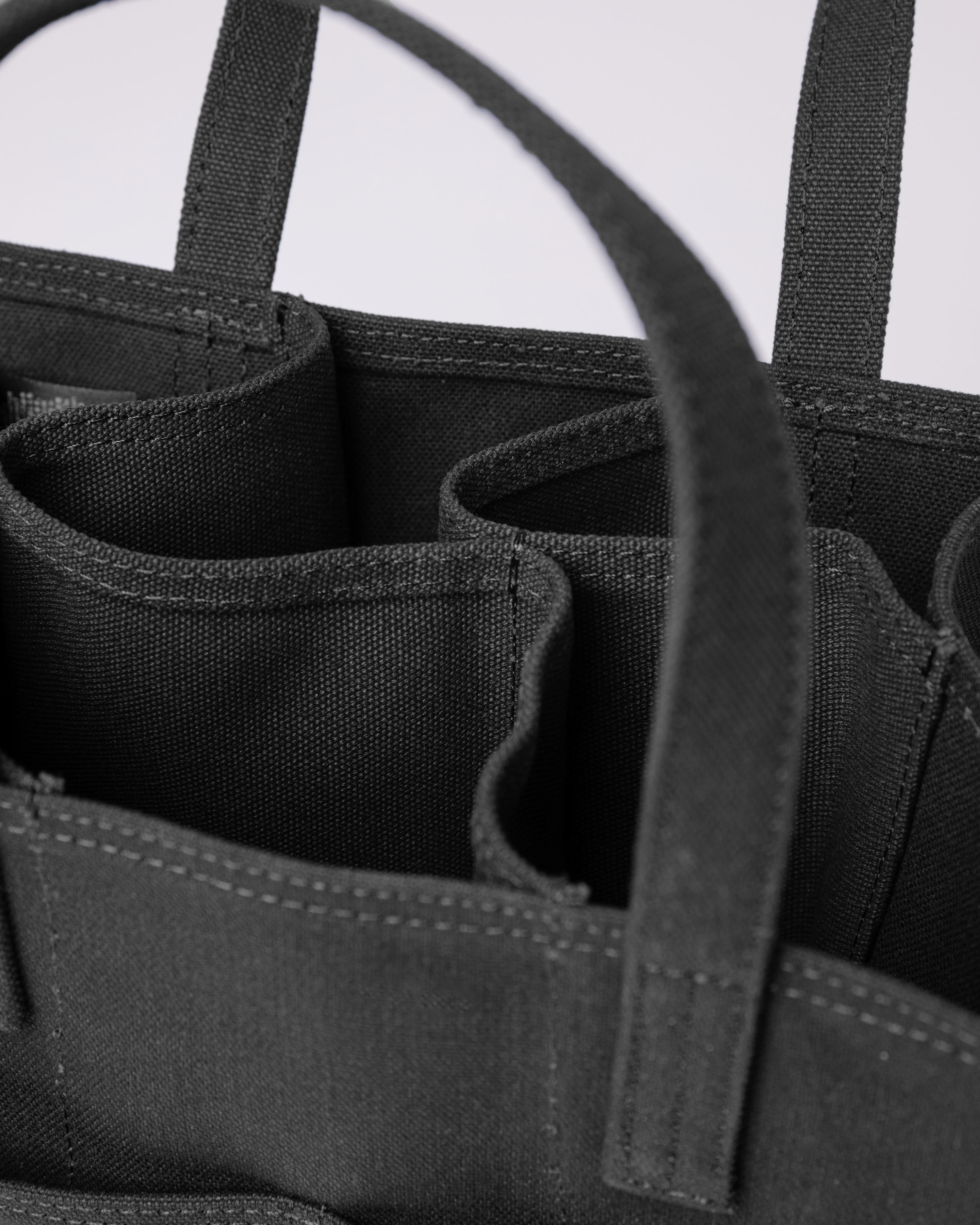 Pockets for bottles in the Bottle Bag Sandqvist Bottle bag in Black. 