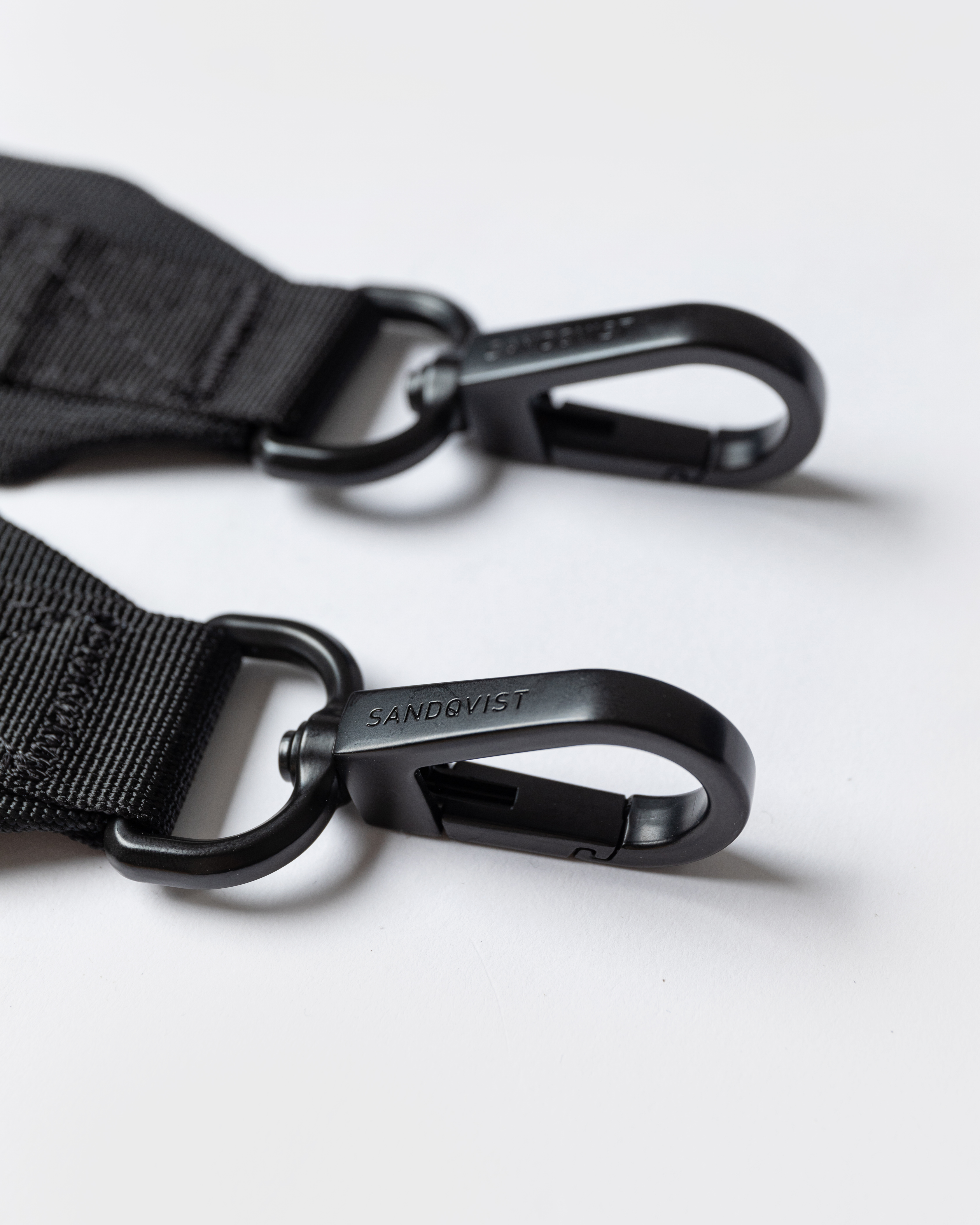 Close up view of metal trims for the Sandqvist ITEMS Shoulder Strap.