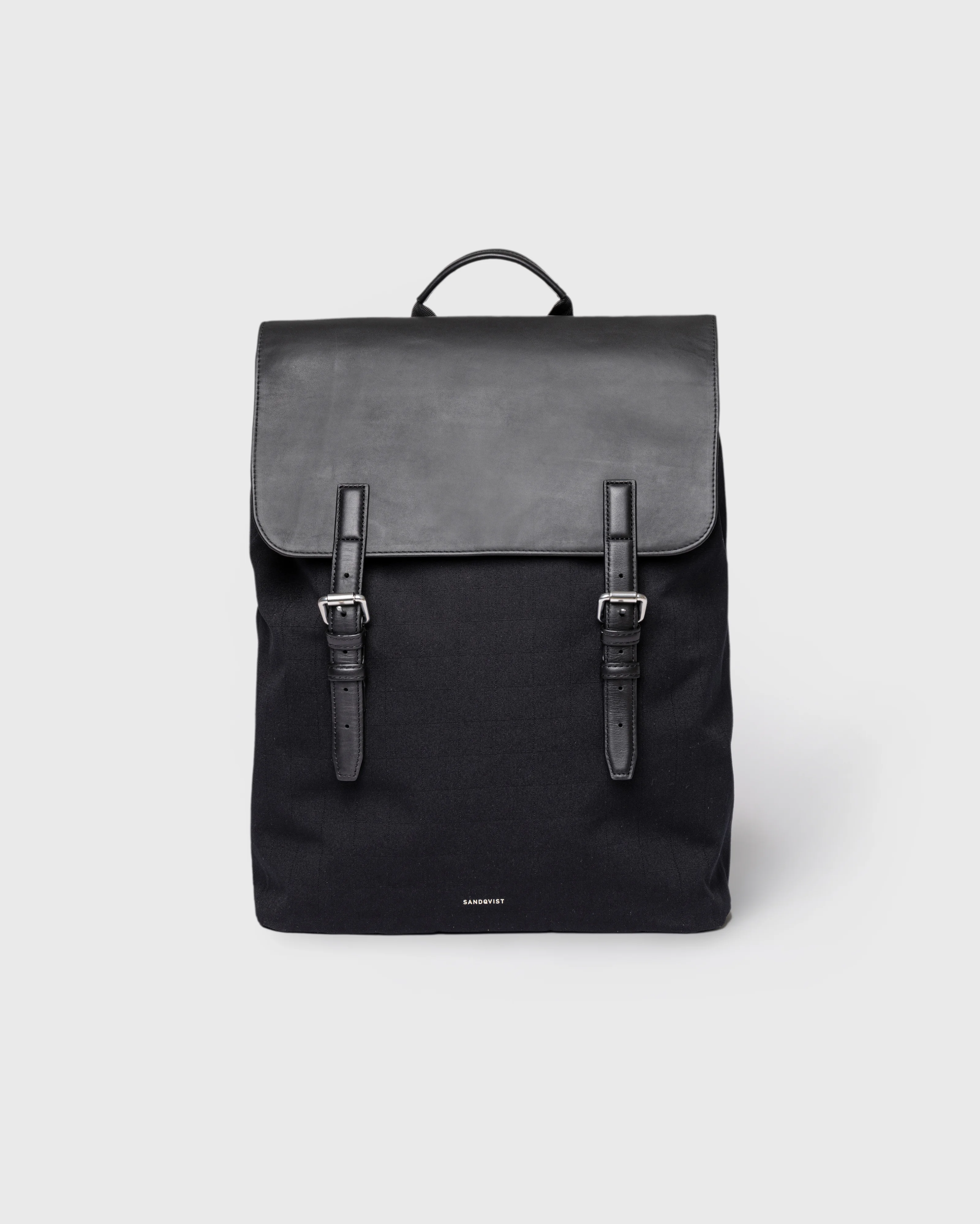 Sandqvist Everyday Lid Backpack L, black. Front view, lid with two buckles and one handle.