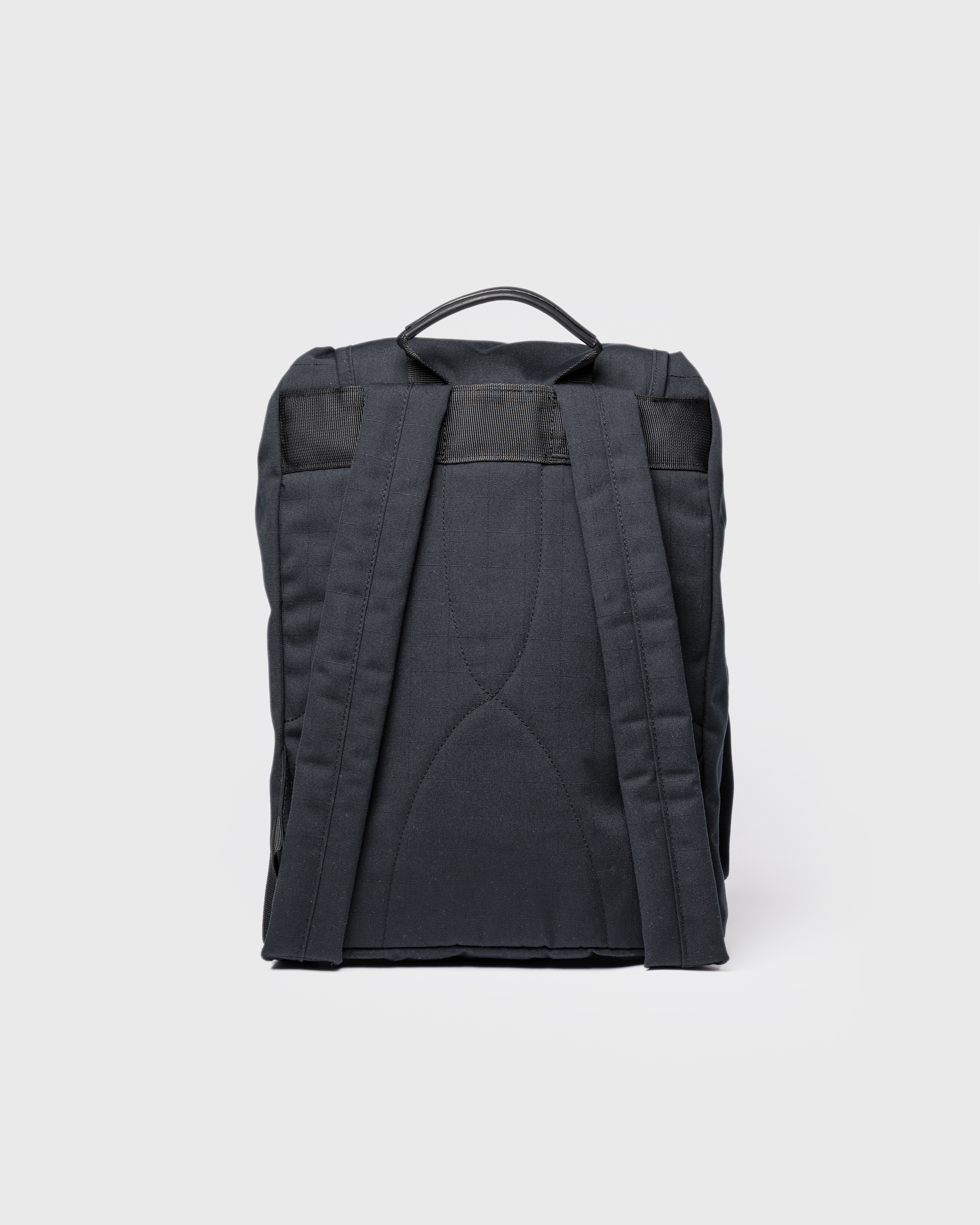  Sandqvist Everyday Rucksack, black. Back view, two shoulder straps and a handle.