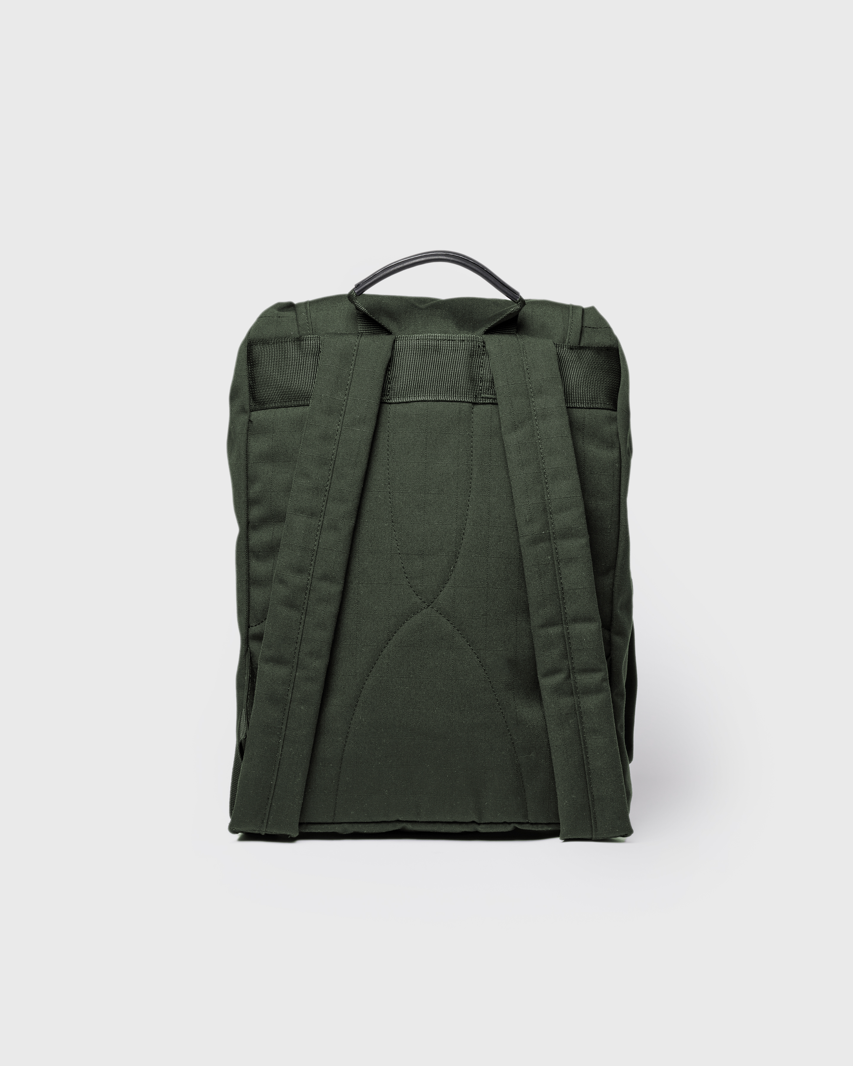  Sandqvist Everyday Rucksack, green. Back view, two shoulder straps and a handle.