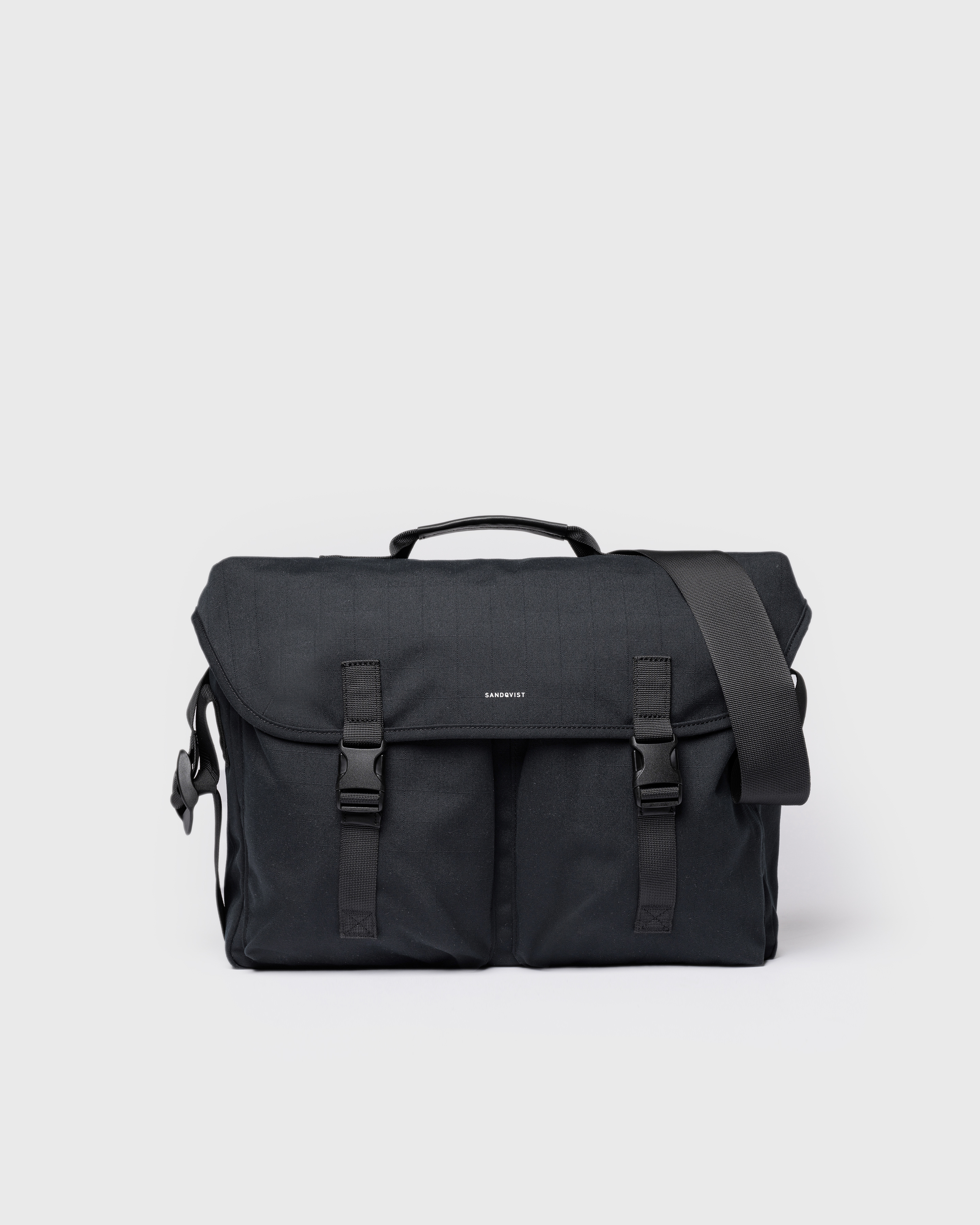 Sandqvist Everyday messenger bag, black. Front view, lid with two buckles, handle and adjustable shoulder strap.