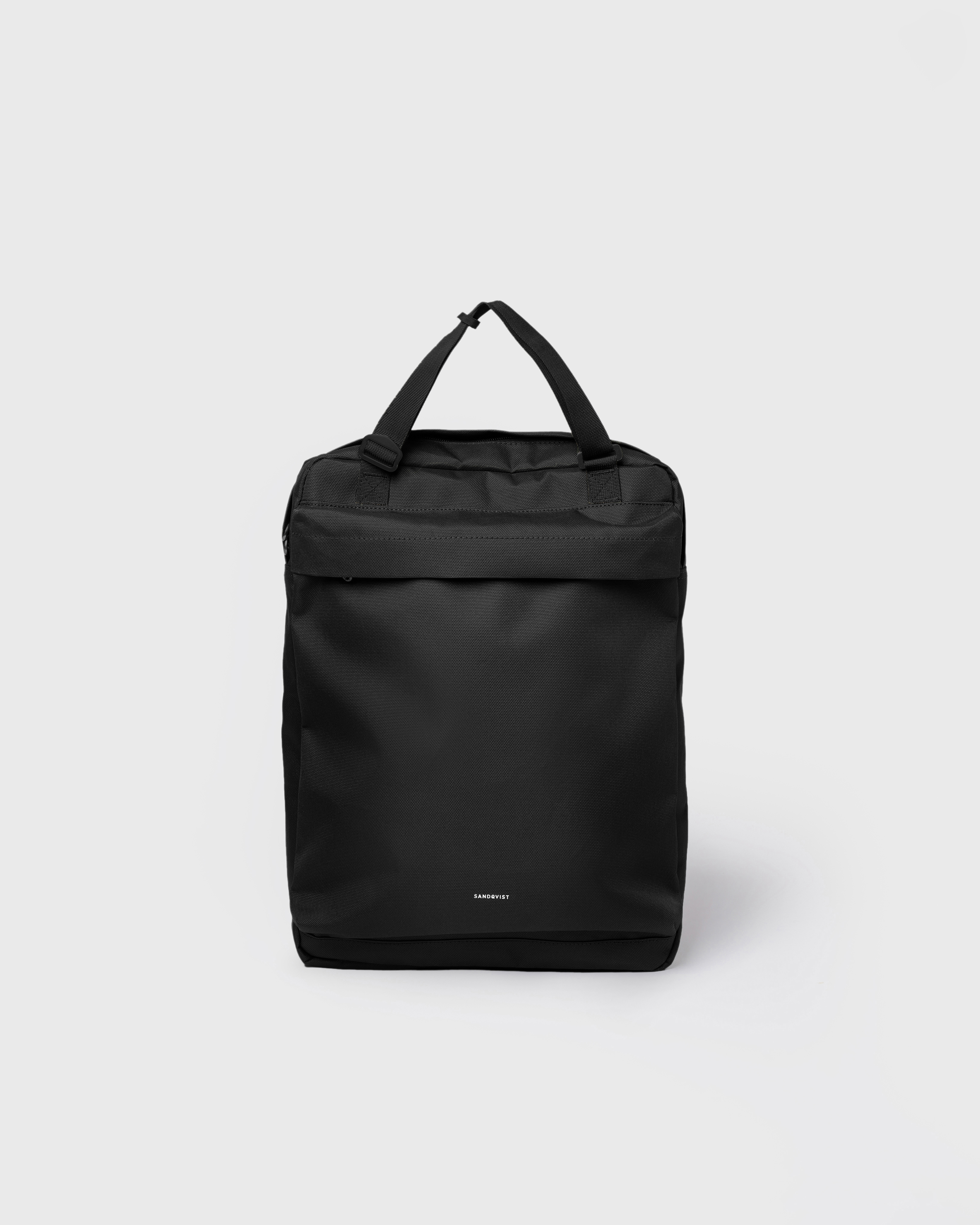 Sandqvist Go 2-way Tote Bag, black. Front view. Front pocket and handles.