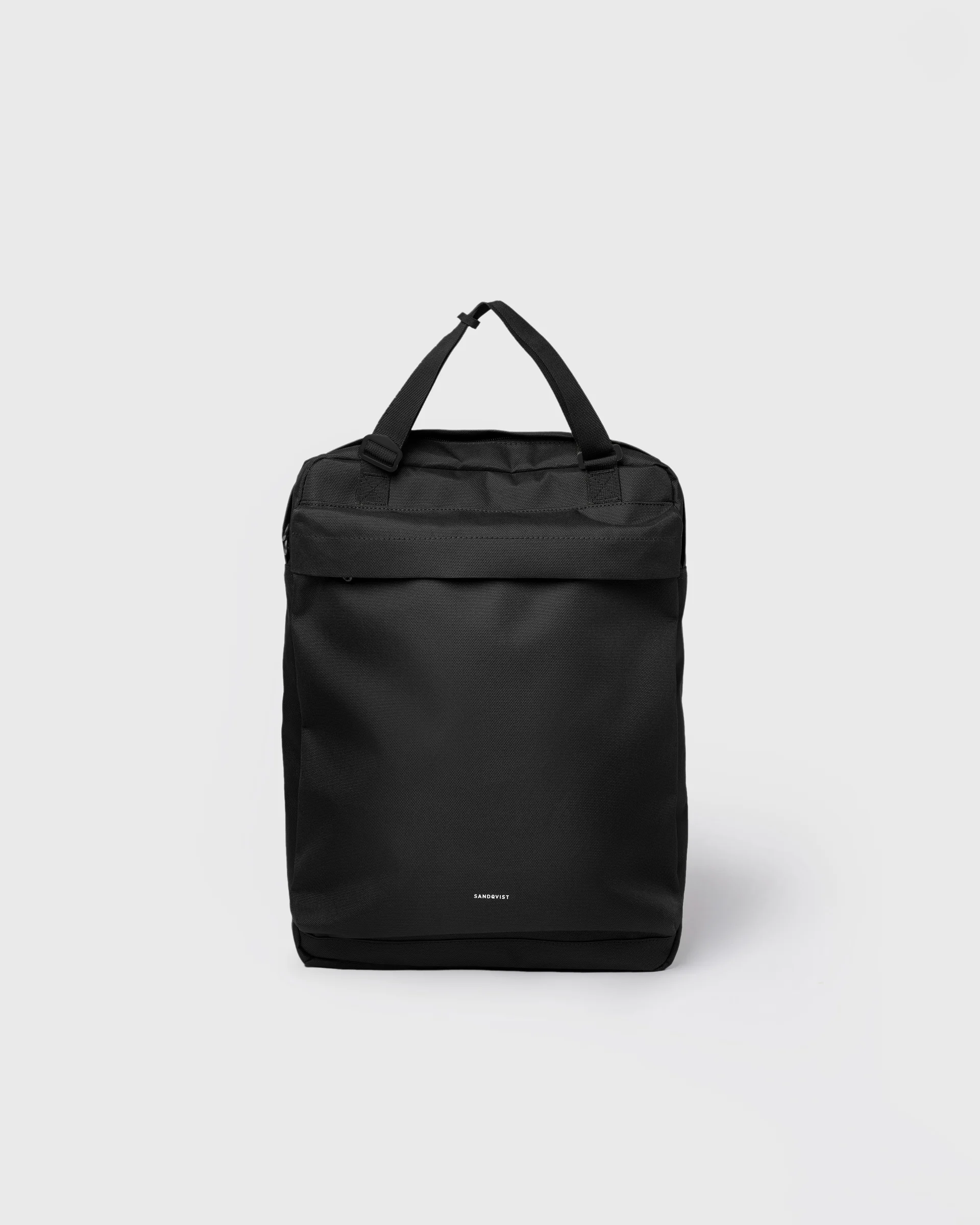 Sandqvist Go 2-way Tote Bag, black. Front view. Front pocket and handles.
