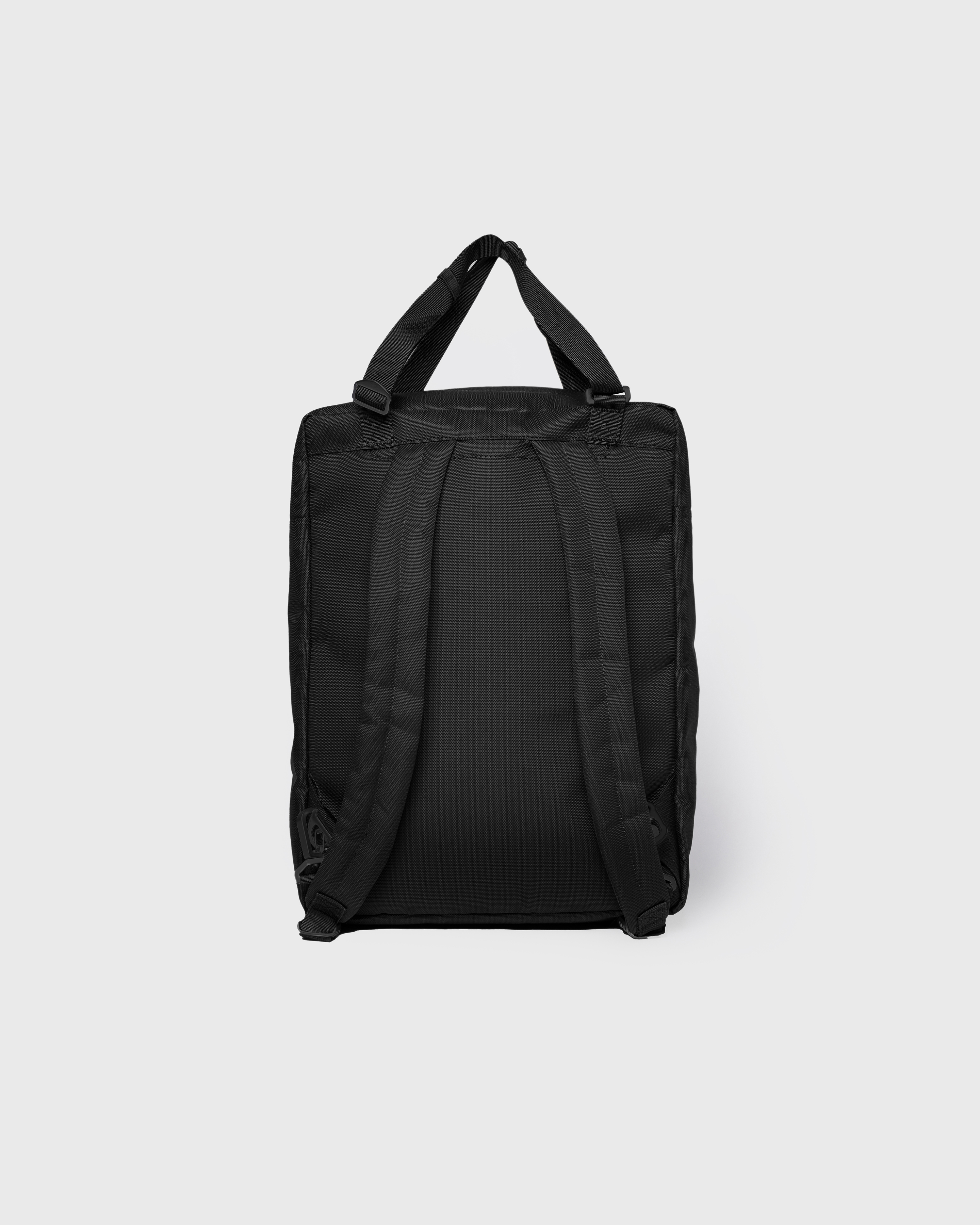 Sandqvist Go 2-way Tote Bag, black. Back view. Shoulder straps and handles.