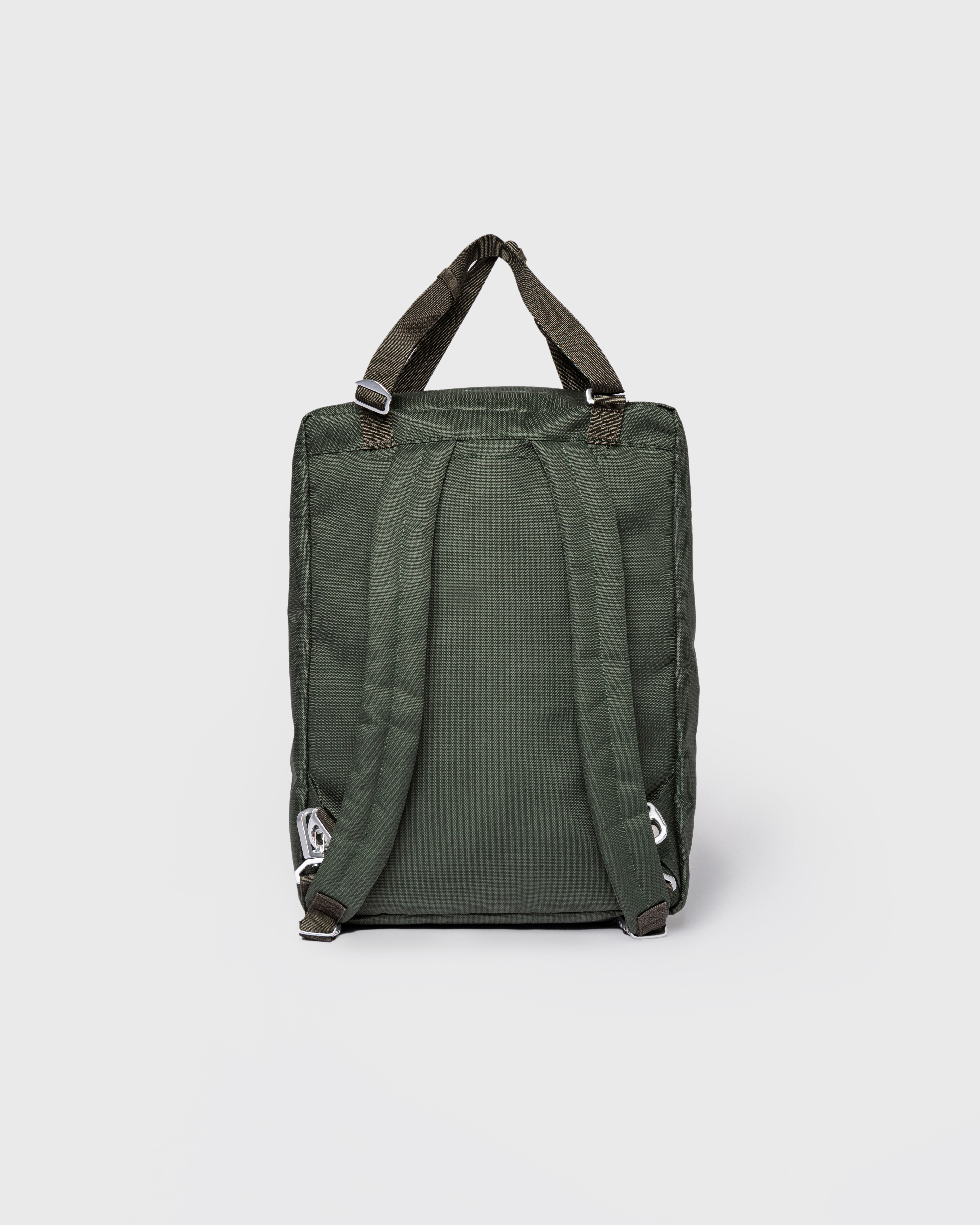 Sandqvist Go 2-way Tote Bag, green. Back view, handles and shoulder straps.