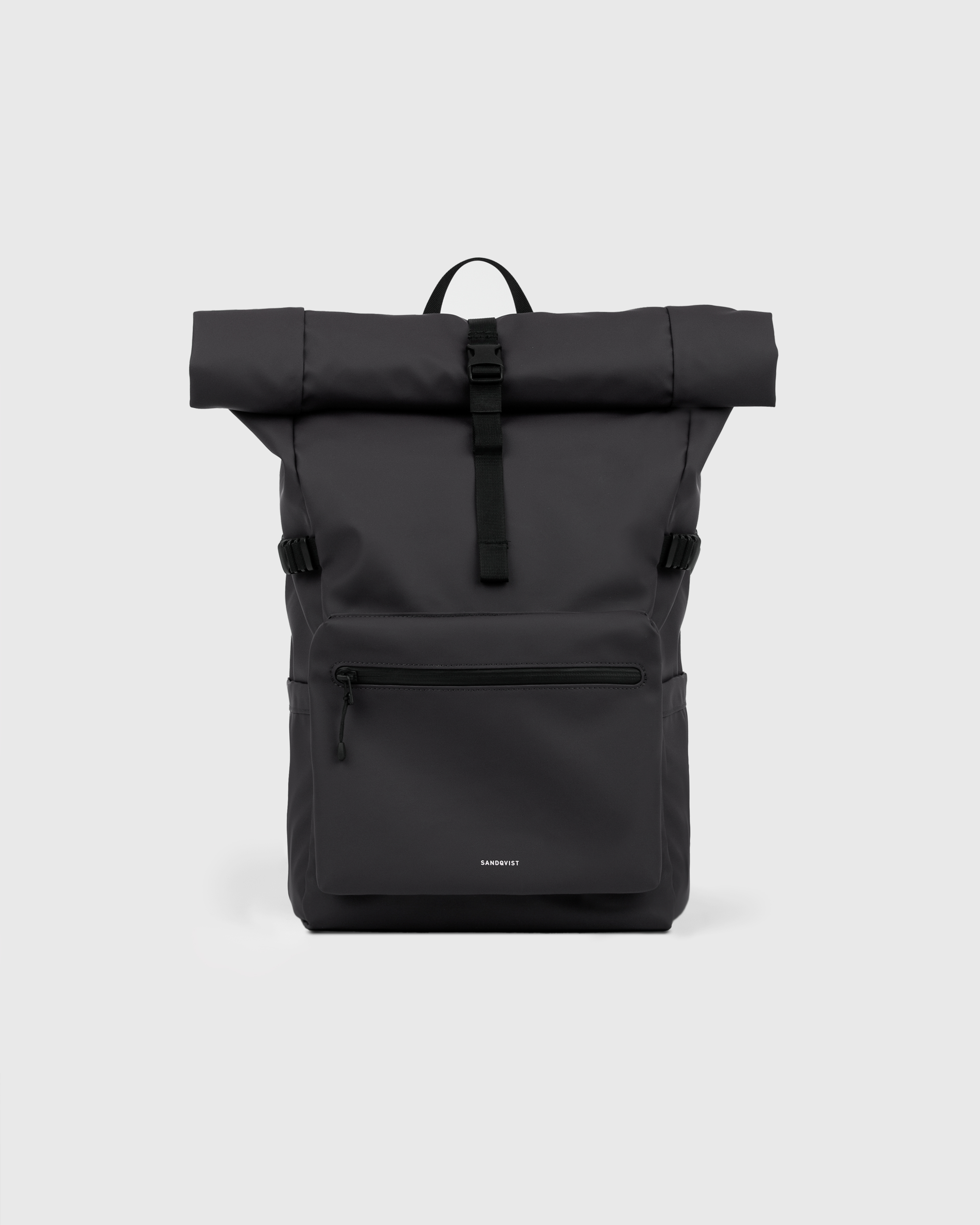 Sandqvist STREAM Rolltop backpack L in black, front view with zipper pocket, top handle, side straps and rolltop closure.