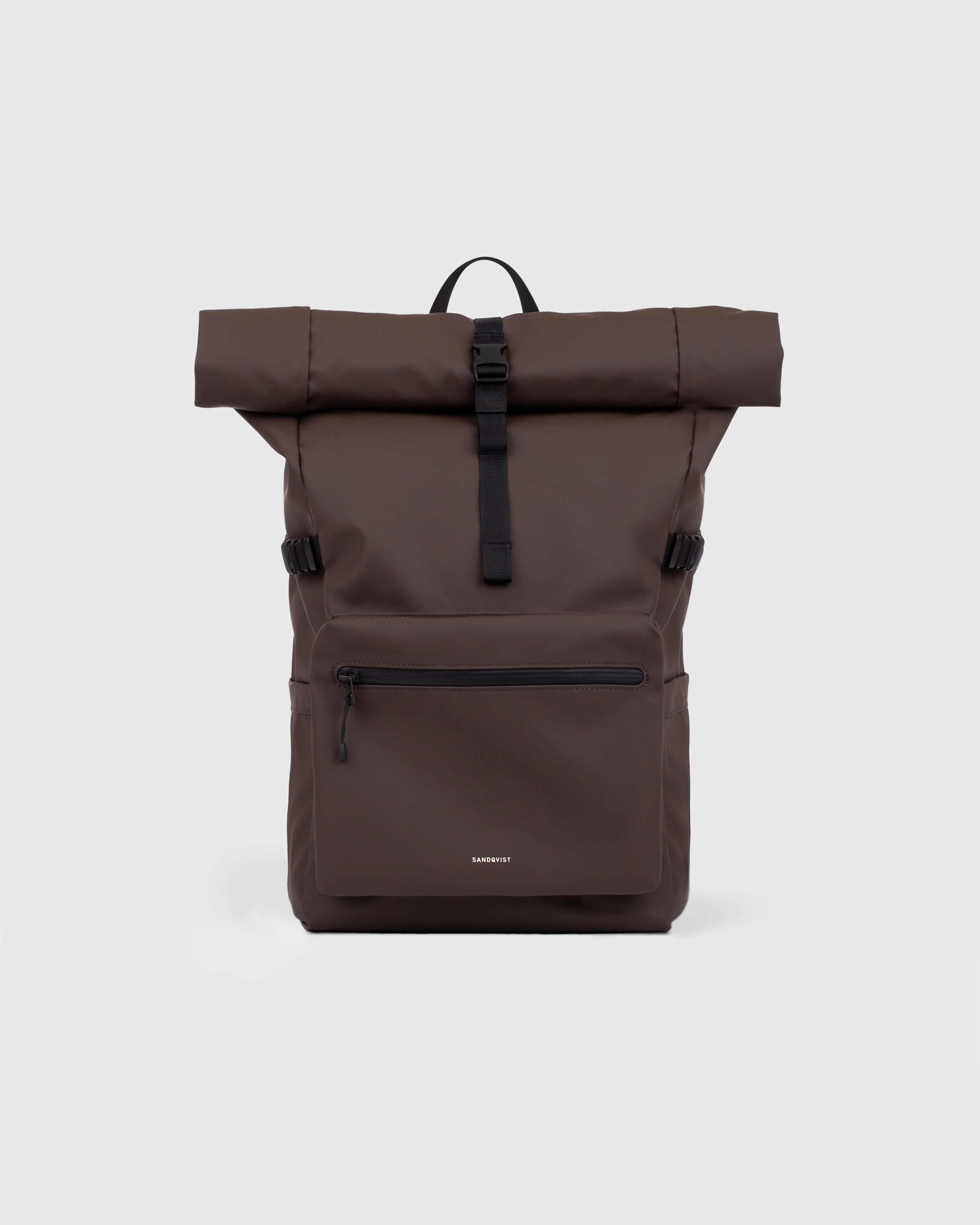 Sandqvist STREAM Rolltop backpack L in dark brown, front view with zipper pocket, top handle, side straps and rolltop closure.
