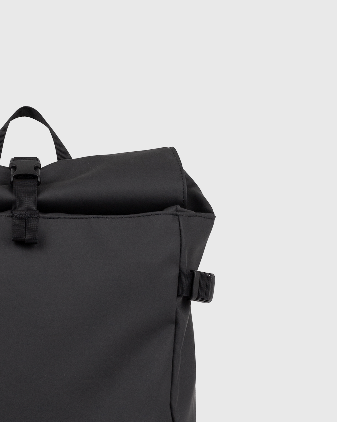 Sandqvist STREAM Slim Rolltop M backpack in black, close up view on rolltop closure.