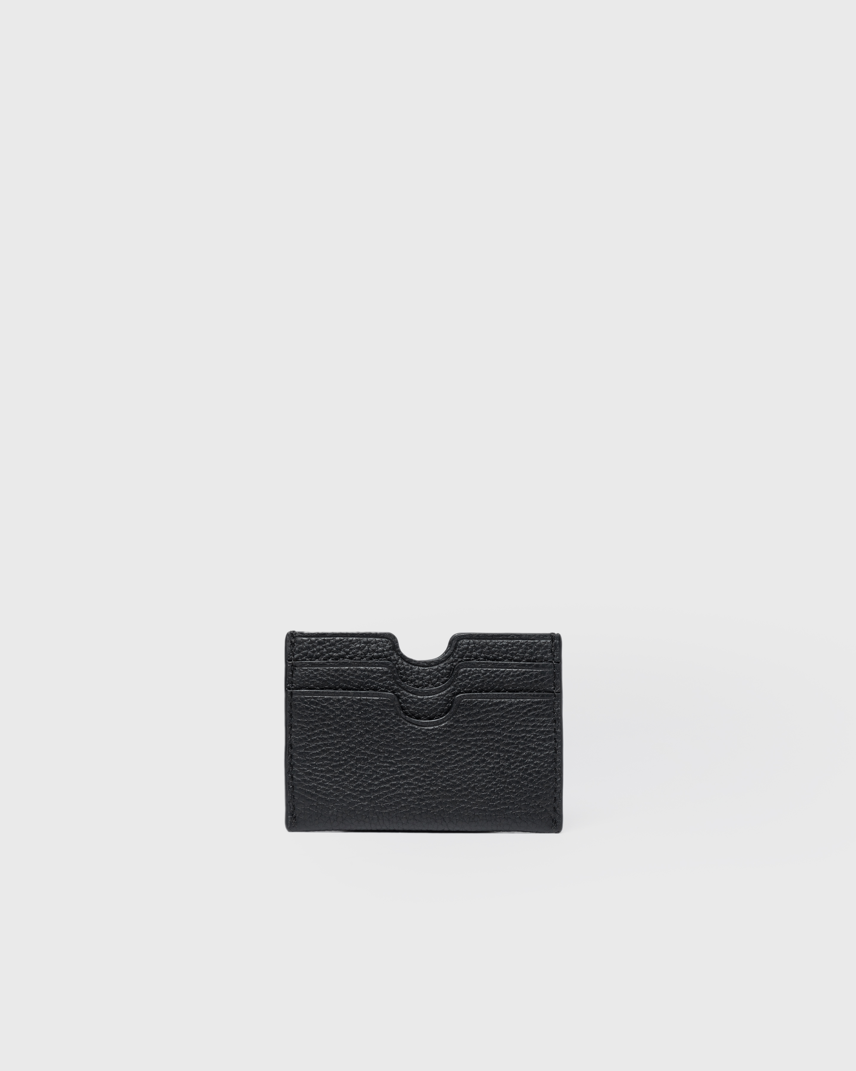 Card case. Back view of the Sandqvist LEATHER Card Case Multi Slot in black with three card slots.