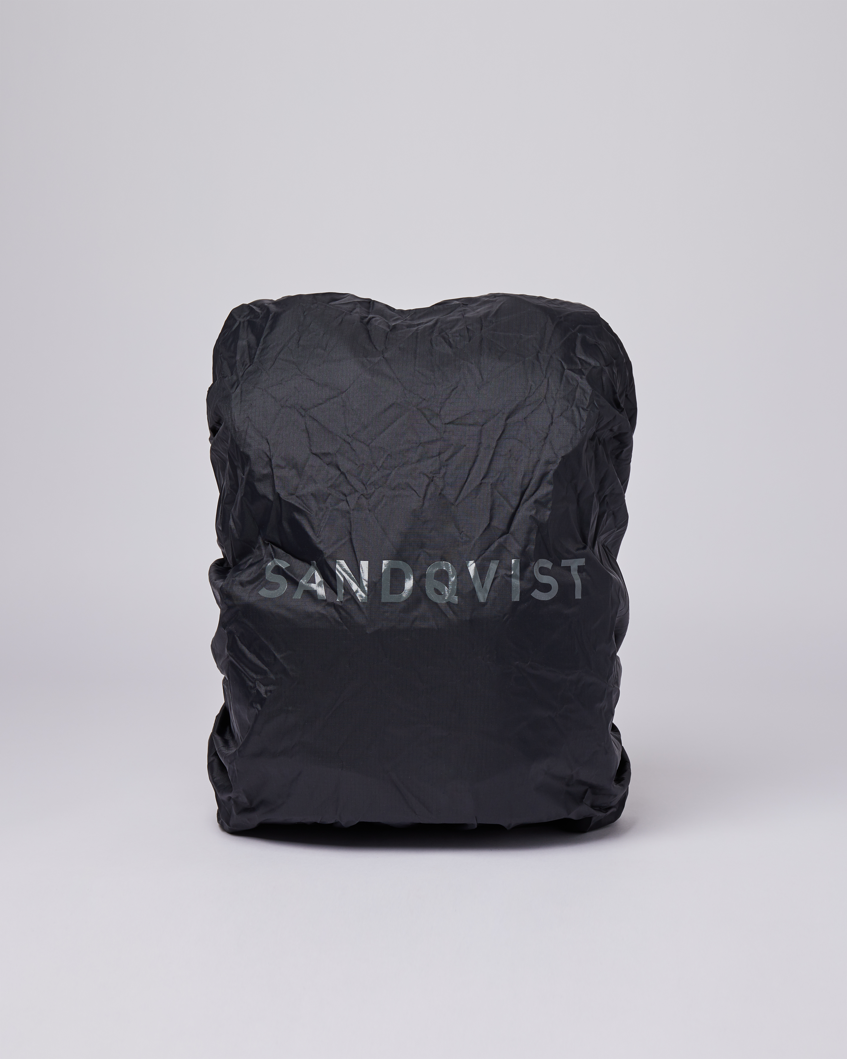 Backpack with rain cover on. Front view showing fit of Sandqvist ITEMS Backpack Rain Cover in black with Large Sandqvist Logotype.. 