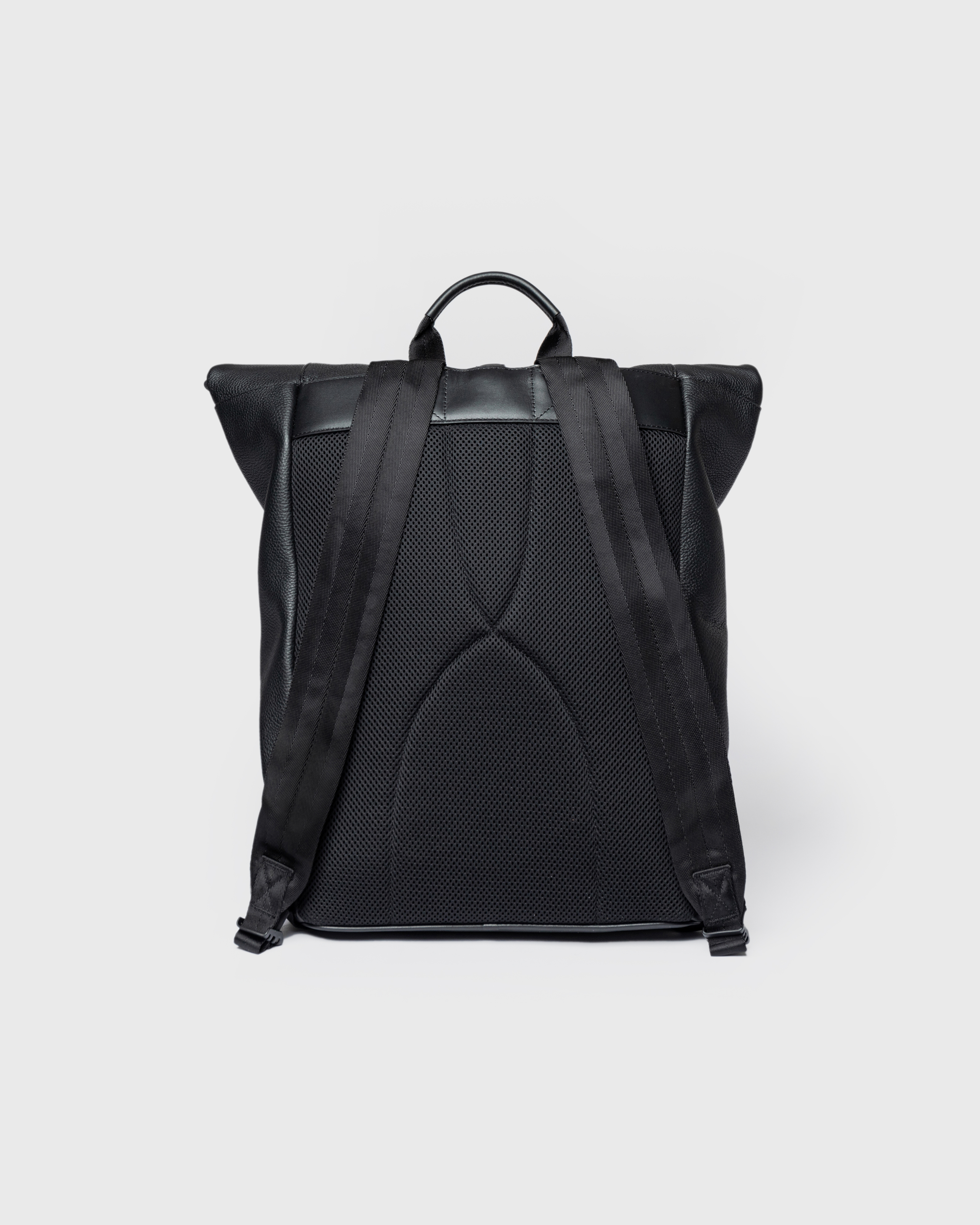 Sandqvist LEATHER Rolltop backpack in black, back view with rolltop closure, top handle and padded shoulder straps.