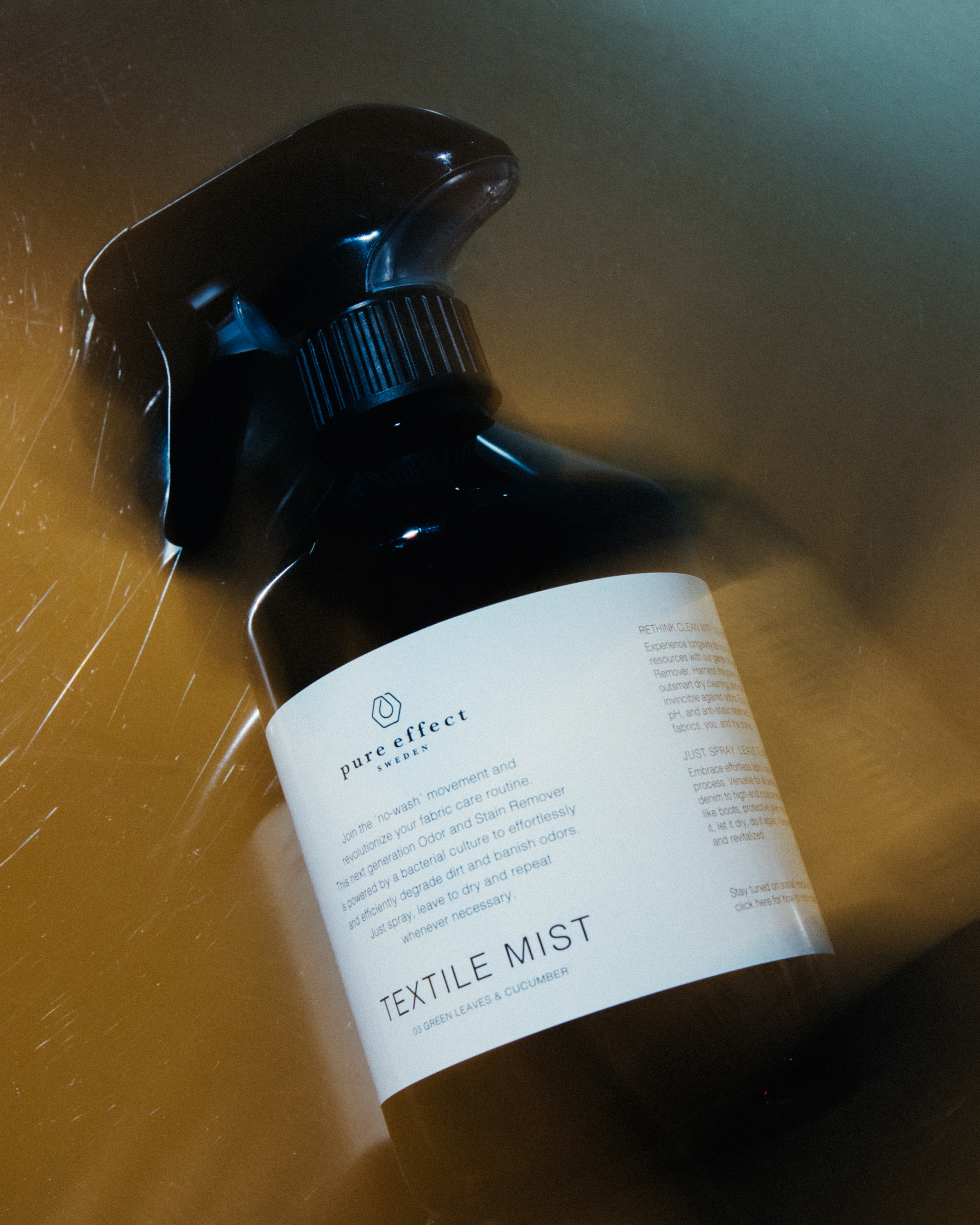 Sandqvist Clothing & Shoe Mist 500 ml in a spray bottle laying down on a flat surface.