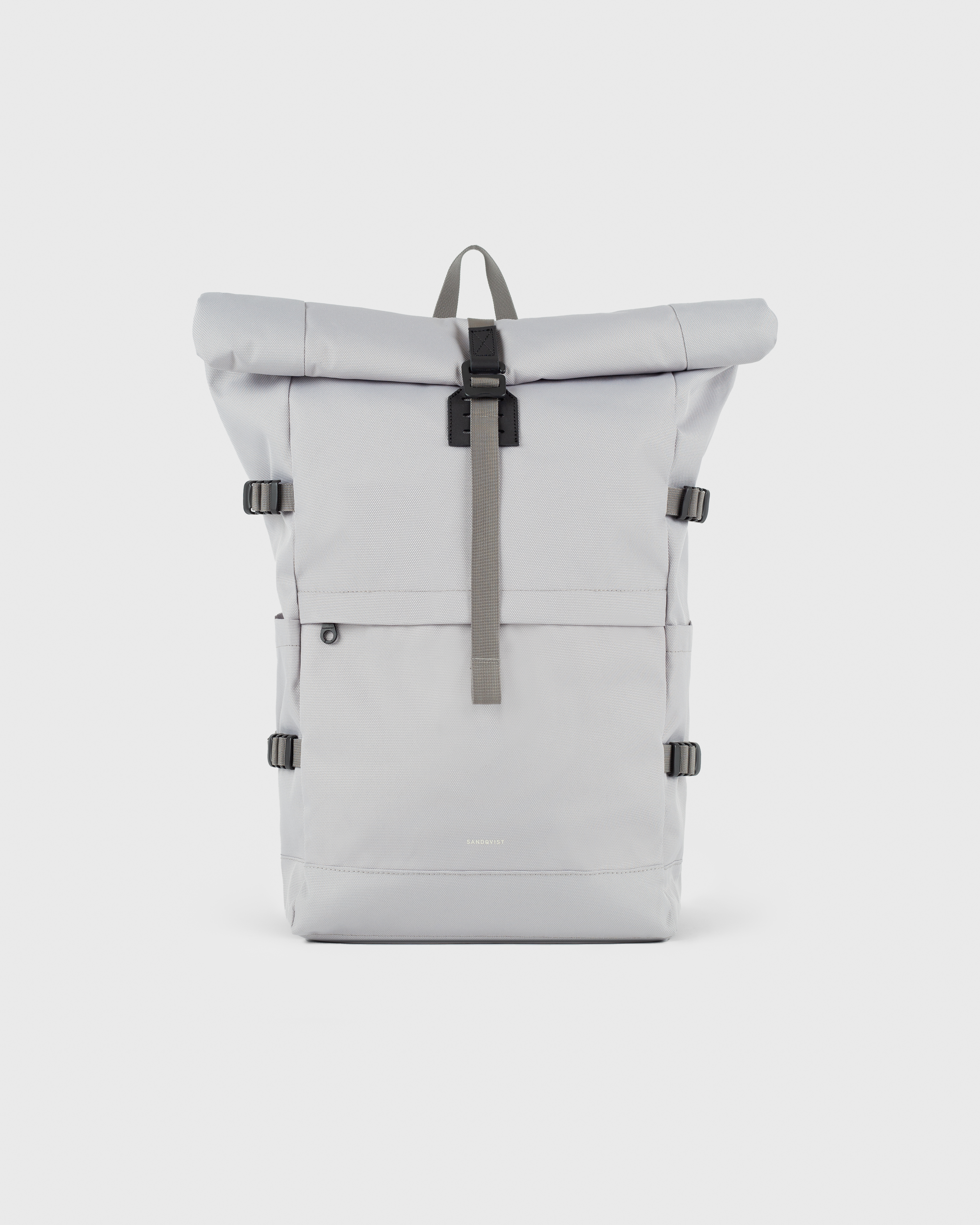 Sandqvist Icon Rolltop Backpack L 16, grey. Front view, front buckle and handle.