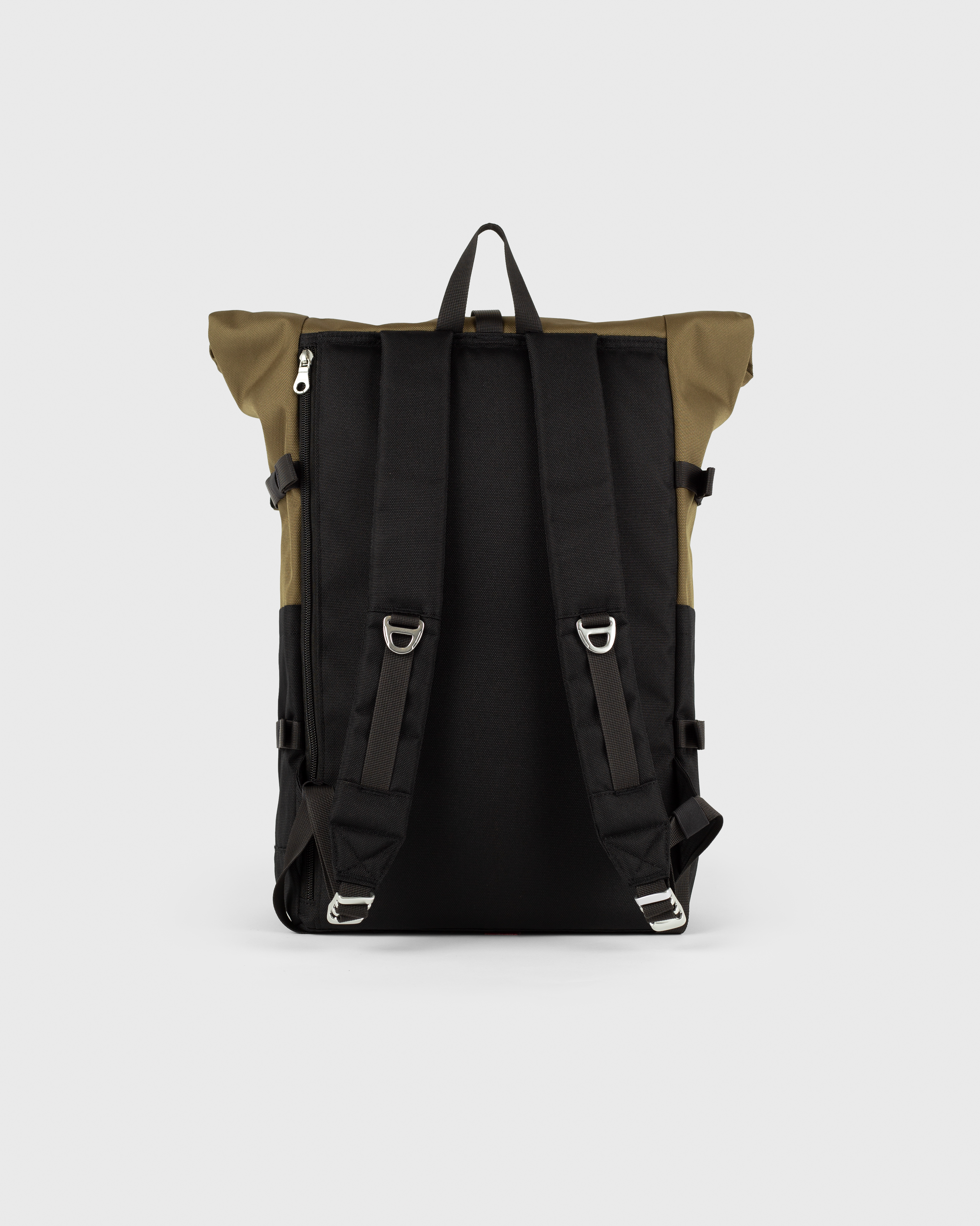 Sandqvist Icon Rolltop Backpack L 16, green and black. Back view, shoulder straps and handle.
