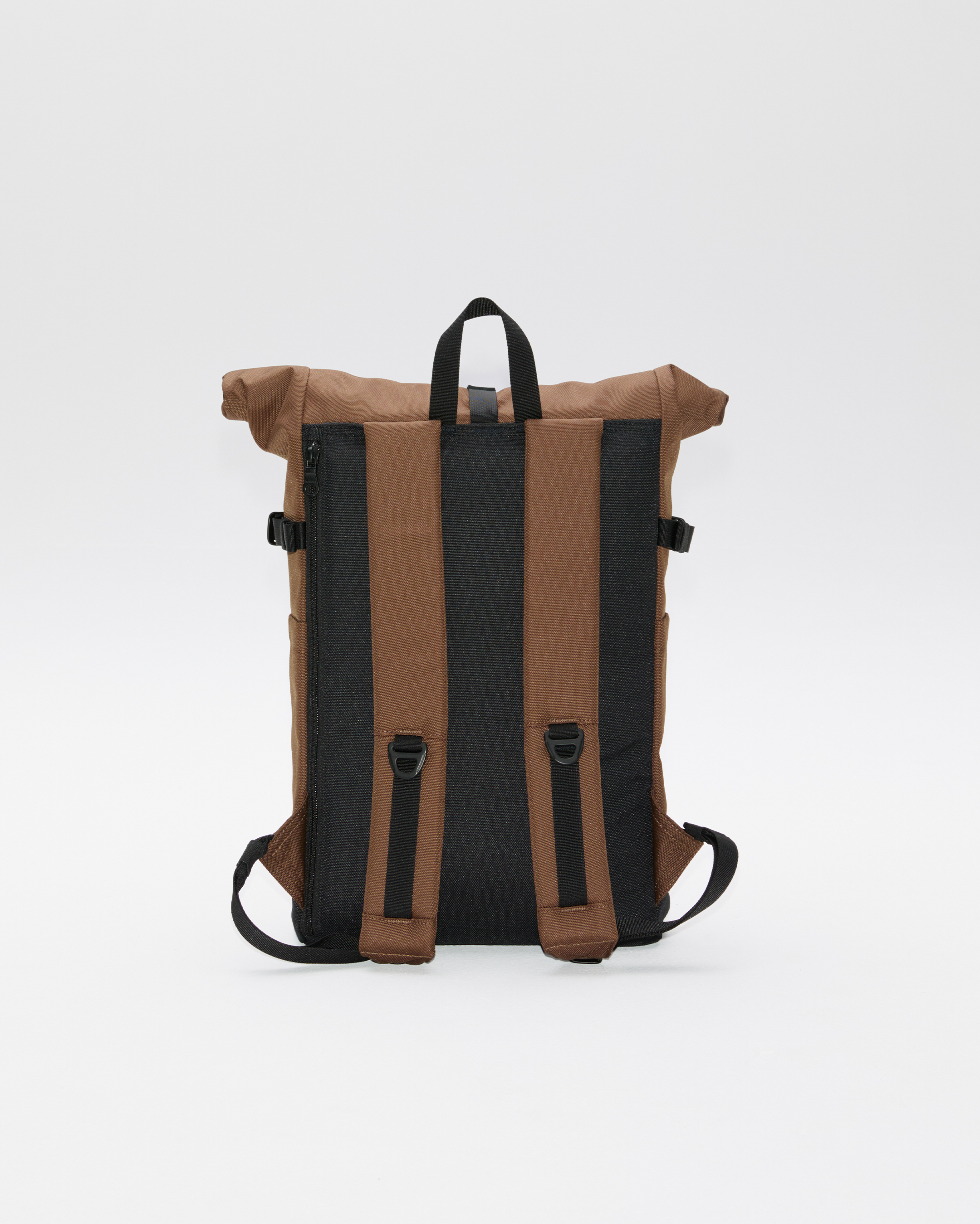 Sandqvist ICON Rolltop Backpack 14”, brown. Back view showing the zippered laptop pocket, adjustable shoulder straps and top handle.