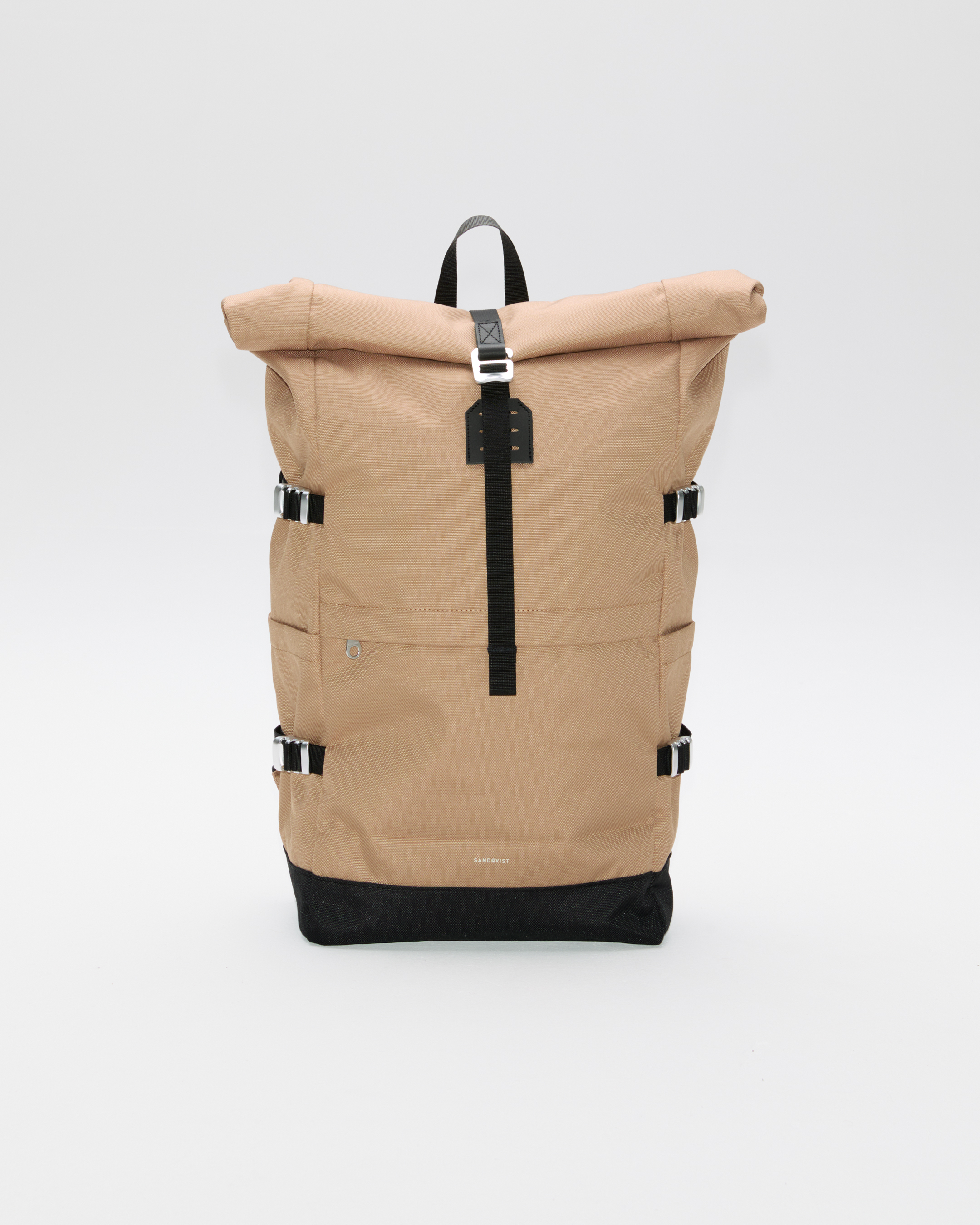 Sandqvist ICON Rolltop Backpack 16”, beige. Front view, showing rolltop closure with buckle, a top handle, two side straps on each side and a zippered front pocket.