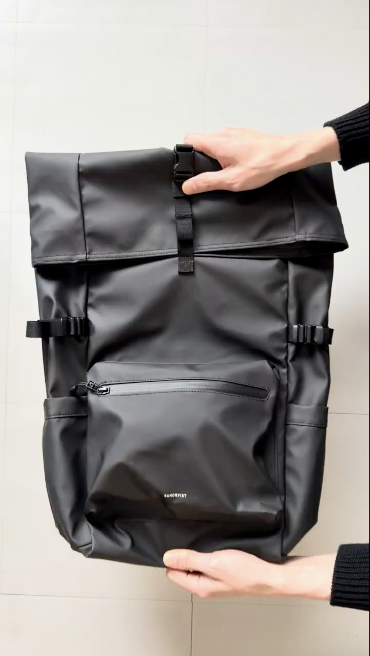 Sandqvist Stream Rolltop Backpack 16" packing video