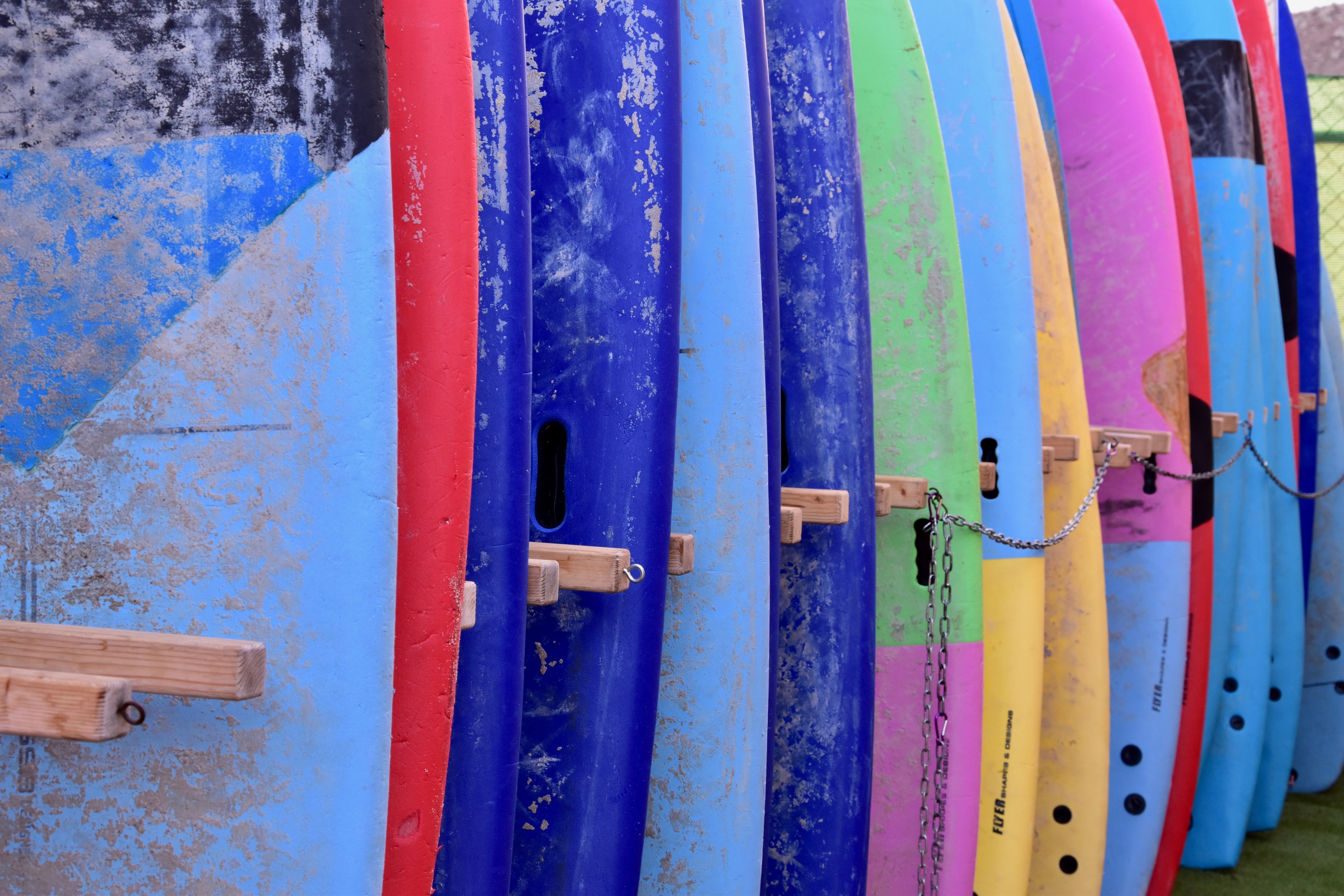 ¿Puedes ser feliz con solo una tabla de surf?