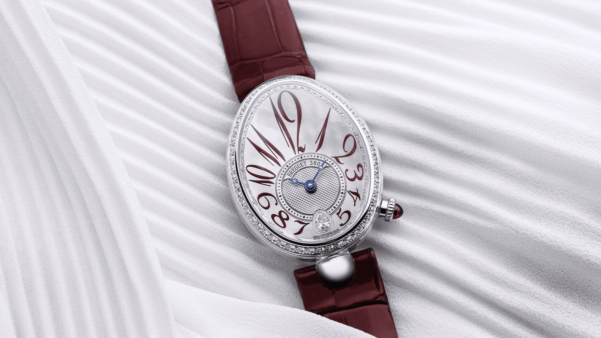 Een uniek horloge met ovale kast