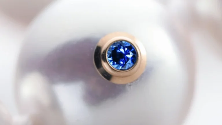 De blauwe saffier: het kwaliteitskenmerk van Yana Nesper