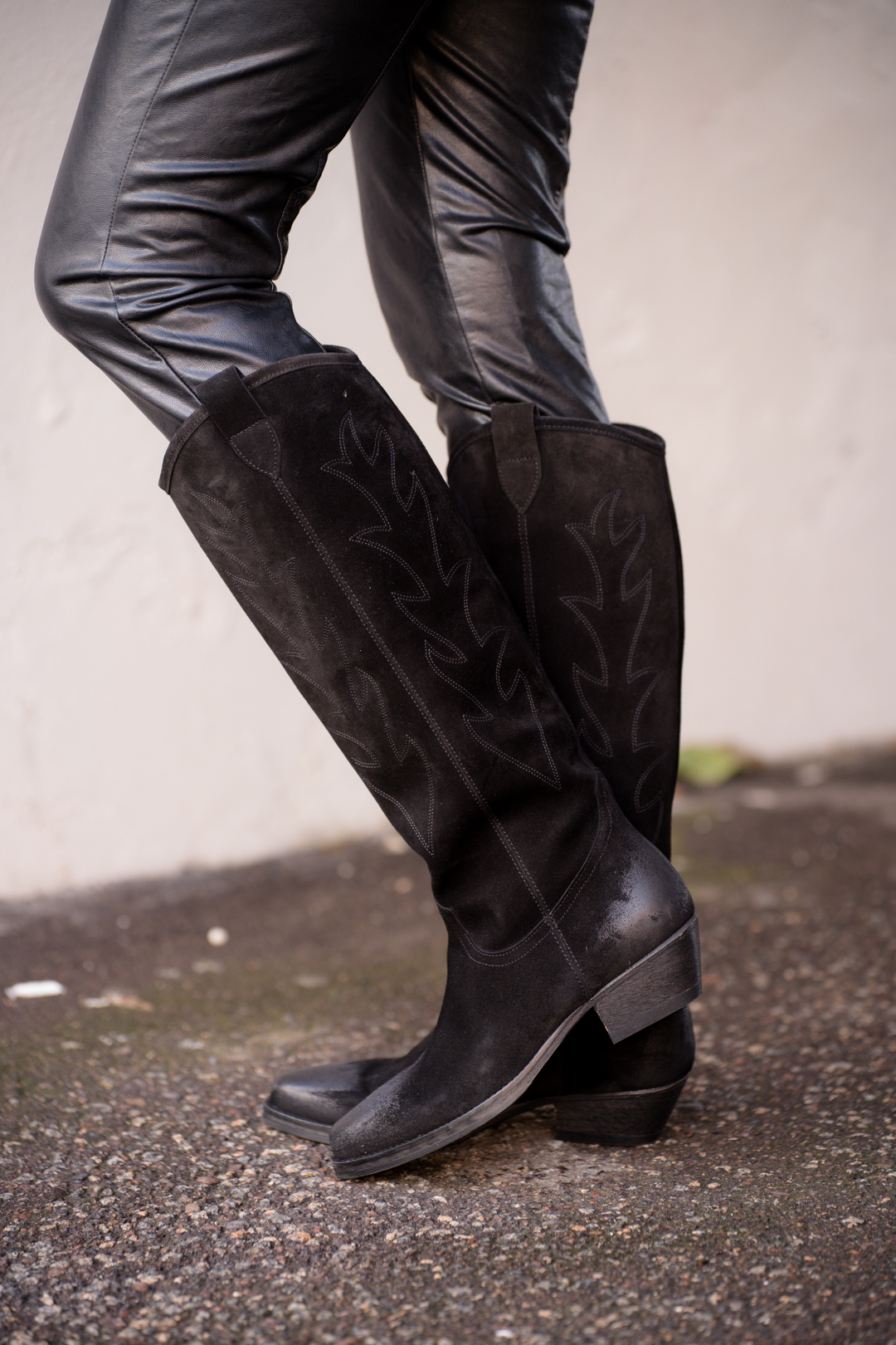 Billi bi suede boots online