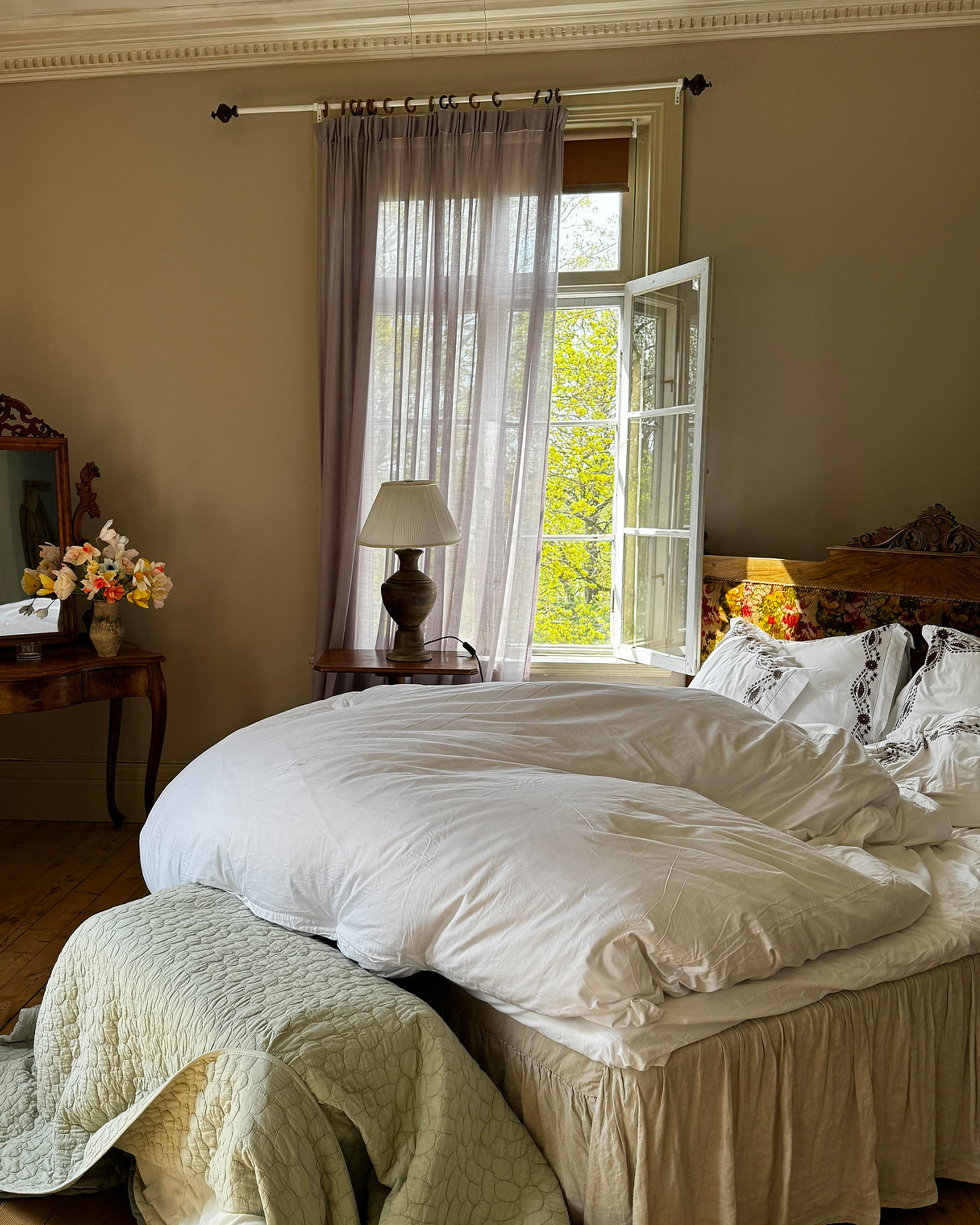 Get inspired by our down comforters and fluffy products | Happy Fluffy Cloud