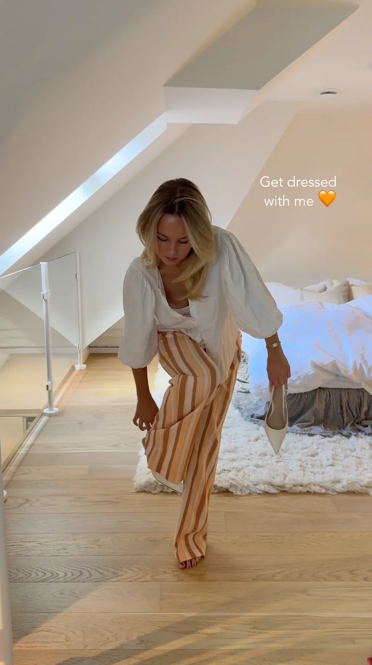 Dressed for a Date in Uno Wide
