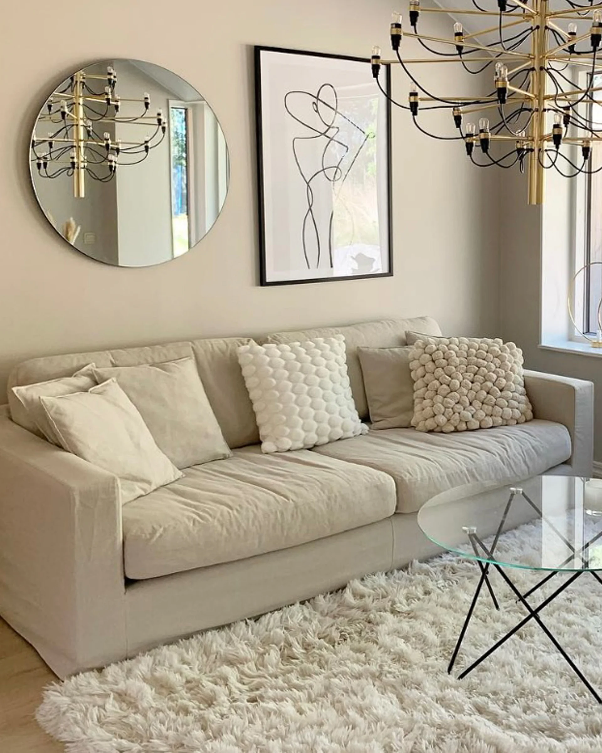 Valen 224 beige linnesoffa i Husets tyg.