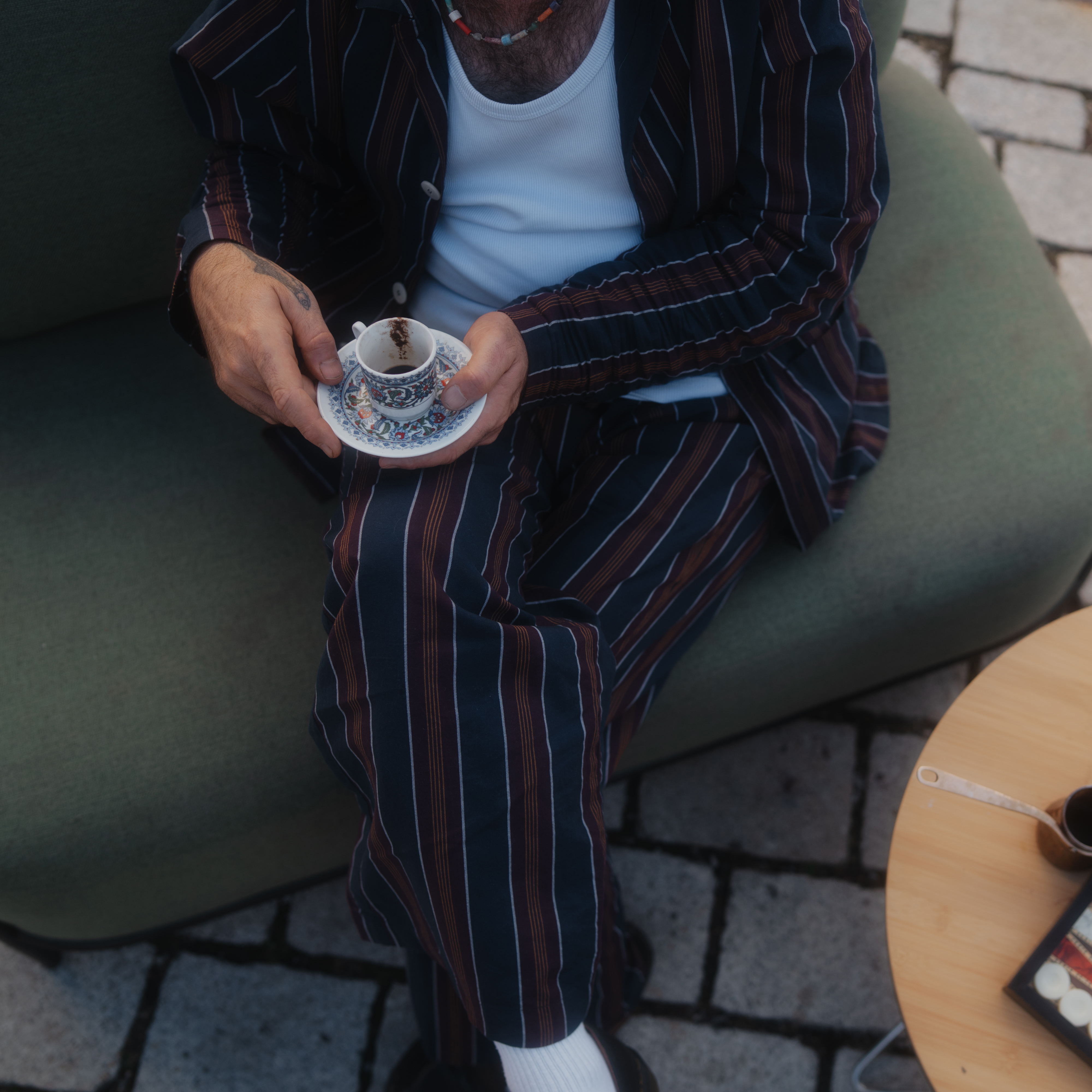 The World is Your Lounge. | Nufferton