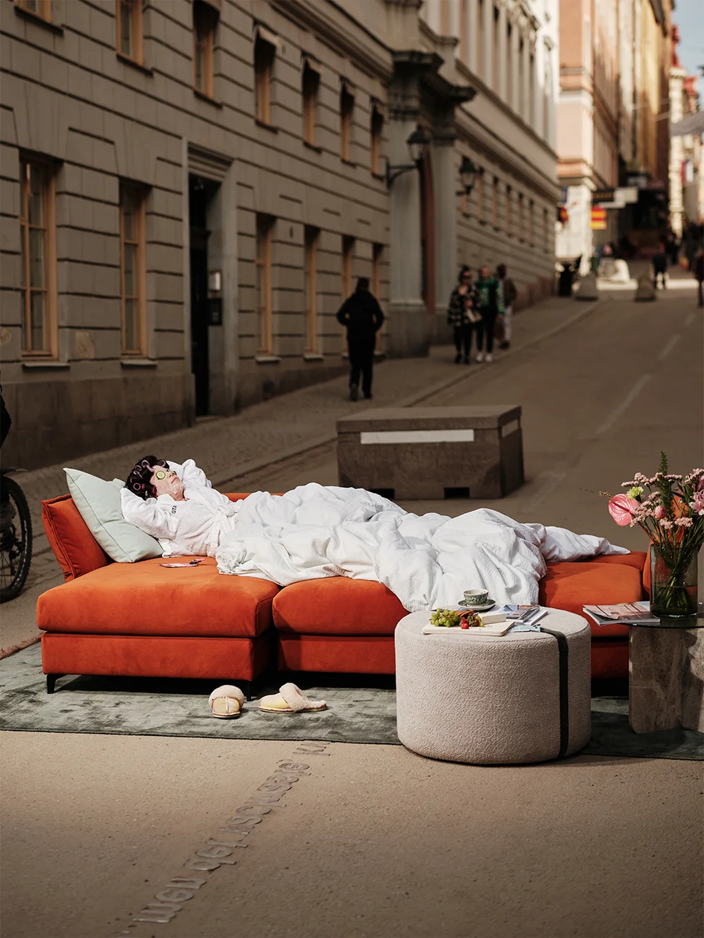 Utbäddad Katten bäddsoffa med divan. Rymlig 140cm gästsäng.