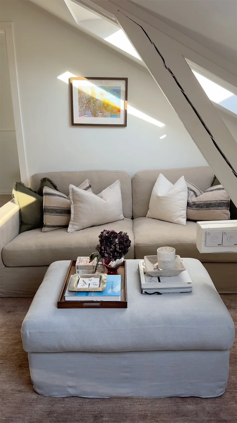 Valen 224 & fotpall i lös klädsel - Purolino Naturell 04 hos @MartineAkersveen.