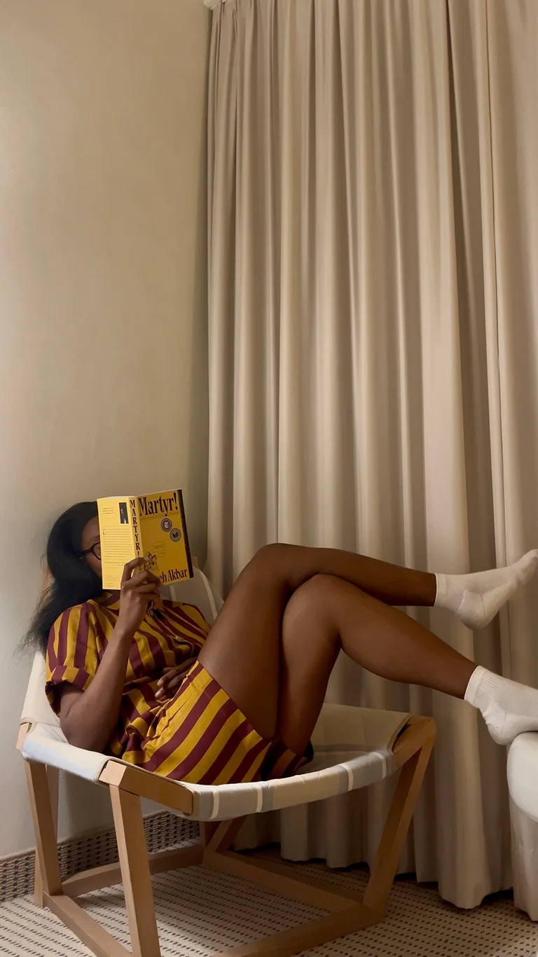 Slow moments in Uno Short Cabernet & Yellow