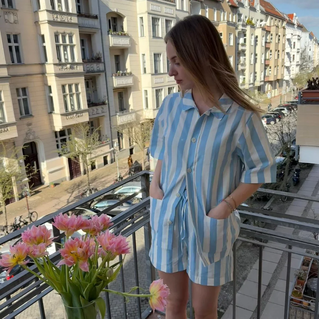 Uno Short Blue & White