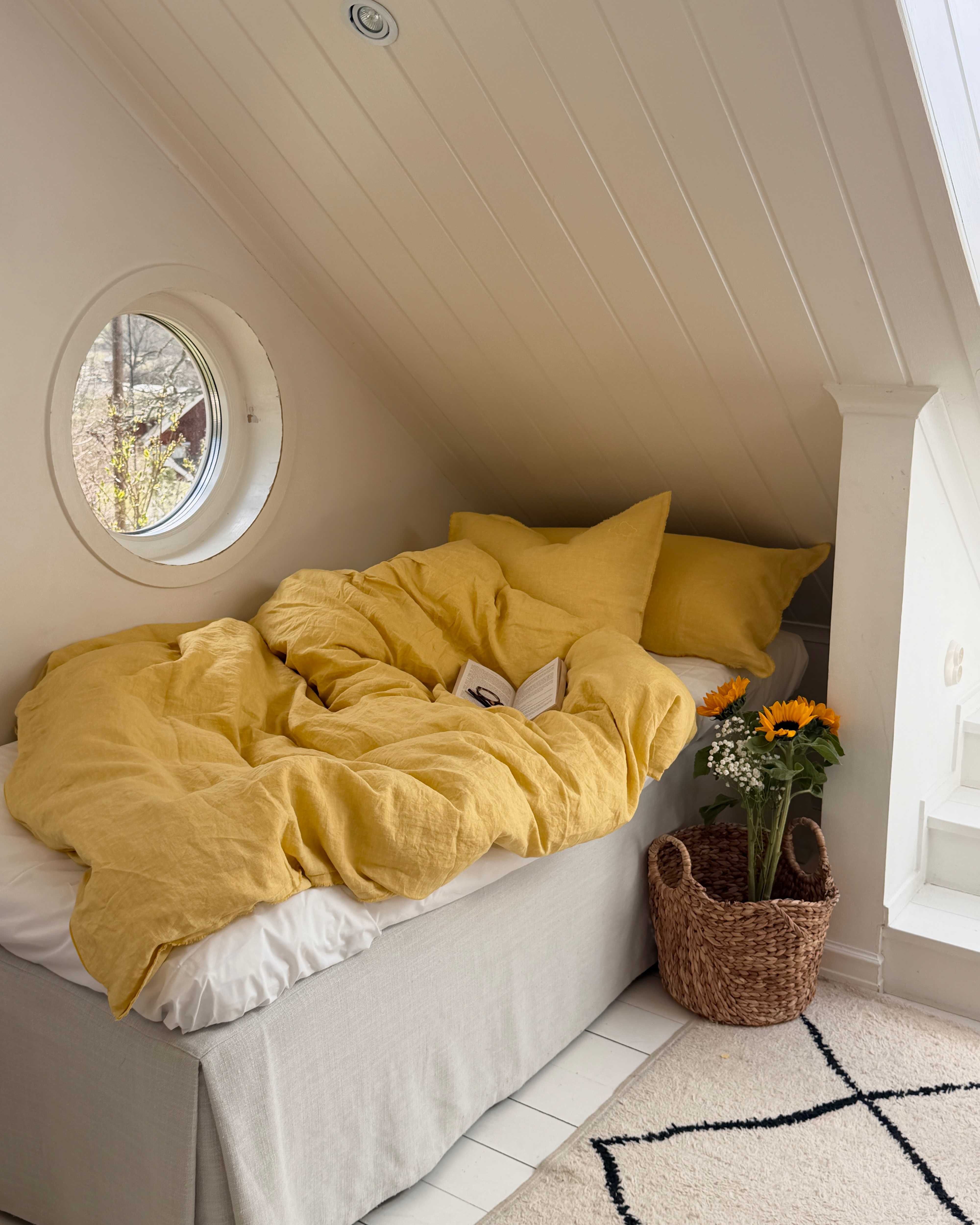 Get inspired by our down comforters and fluffy products | Happy Fluffy Cloud