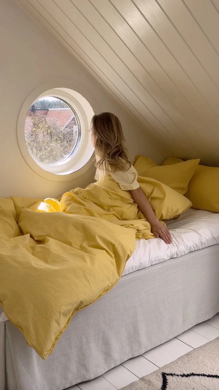 Single bedding in the color Miele.