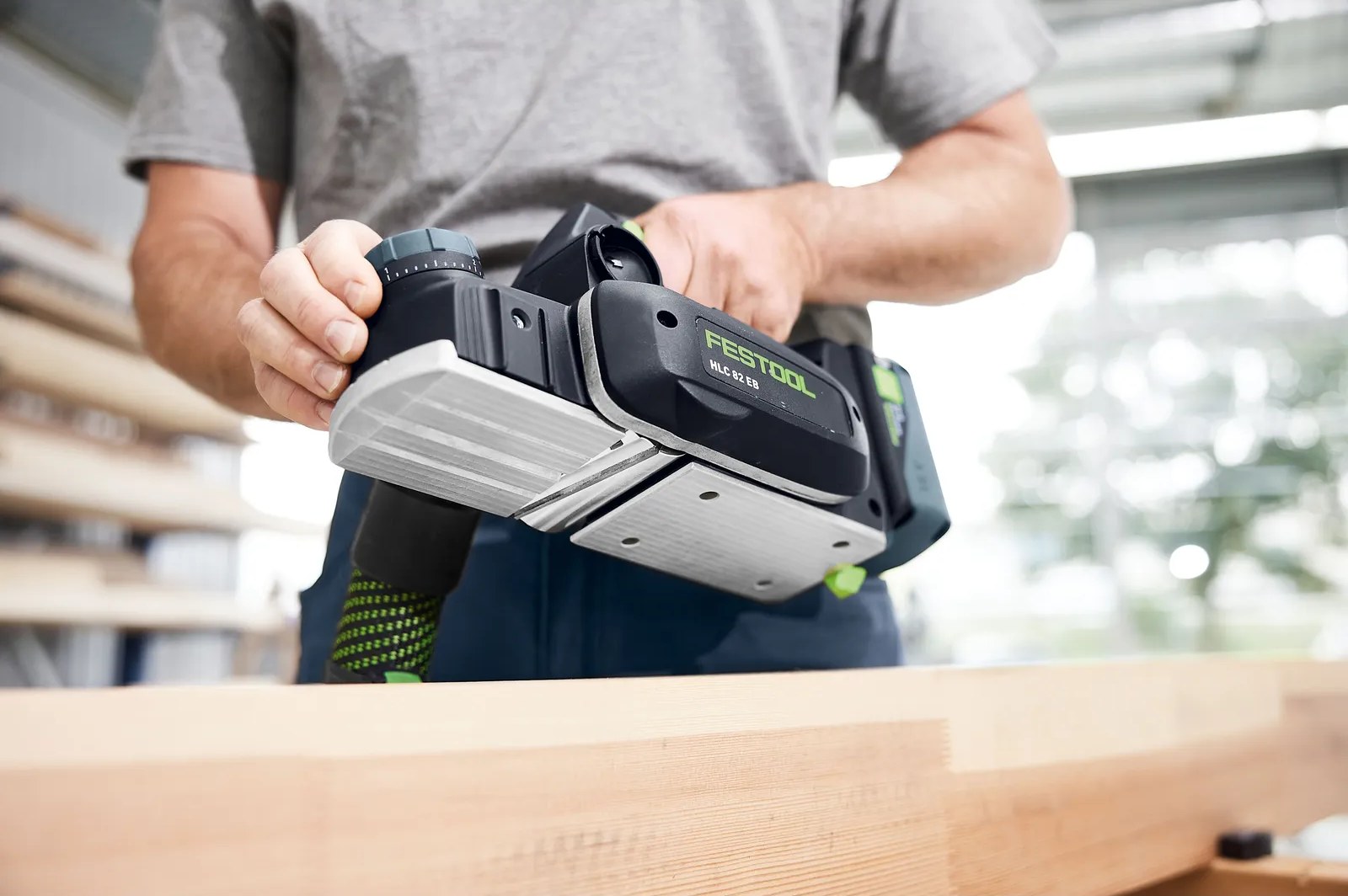 HLC 82 planing a board edge