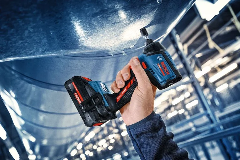Bosch EXDR18V-230 in use, view 2
