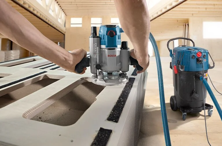 Bosch GAS 55 M AFC in use