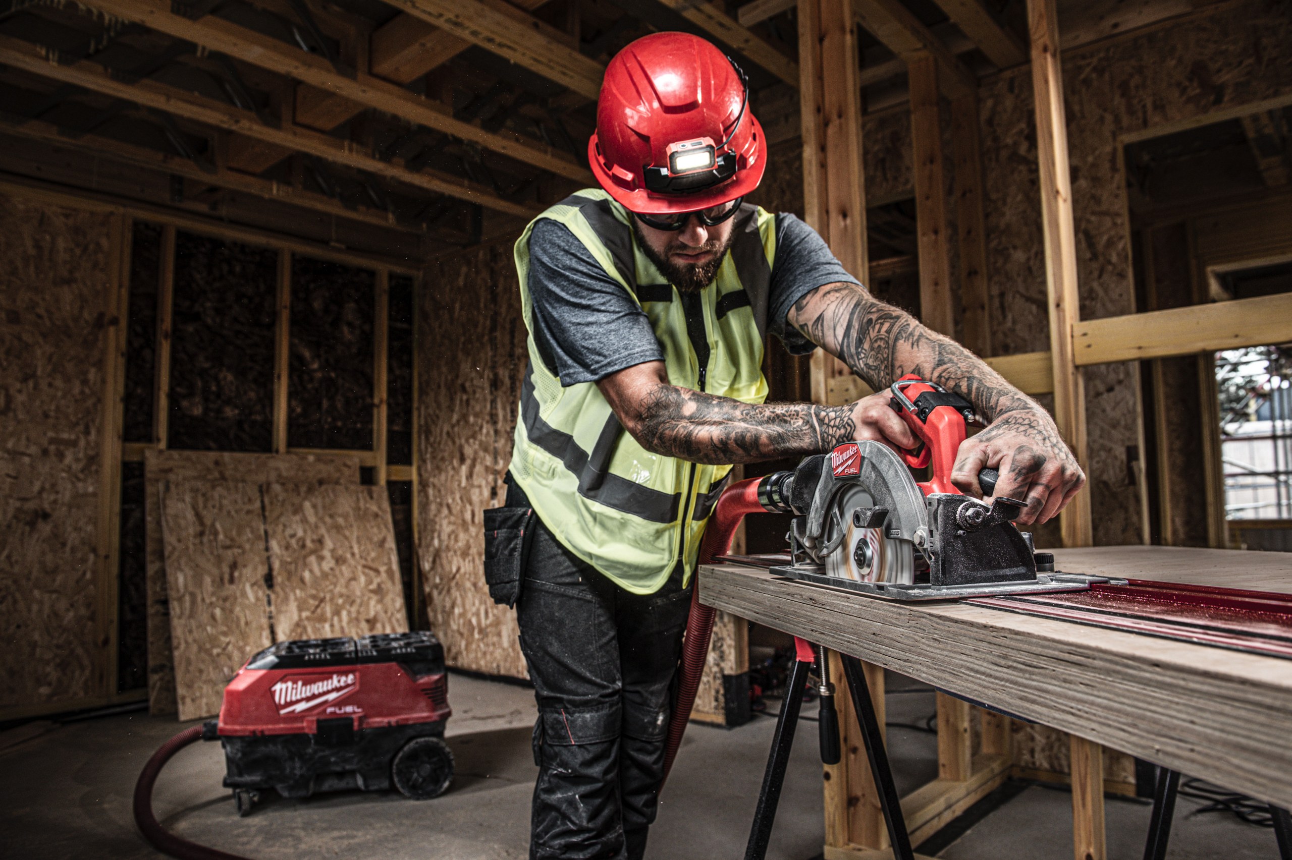 M18 FCS66GR3 FUEL 190 mm Guide Rail Compatible Circular Saw in use on the job