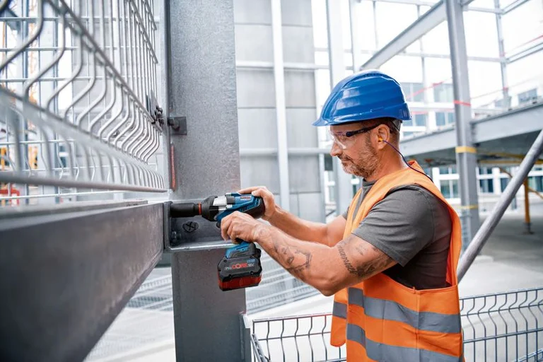 Bosch GDS 18V-1050 HC in gebruik, afbeelding 2