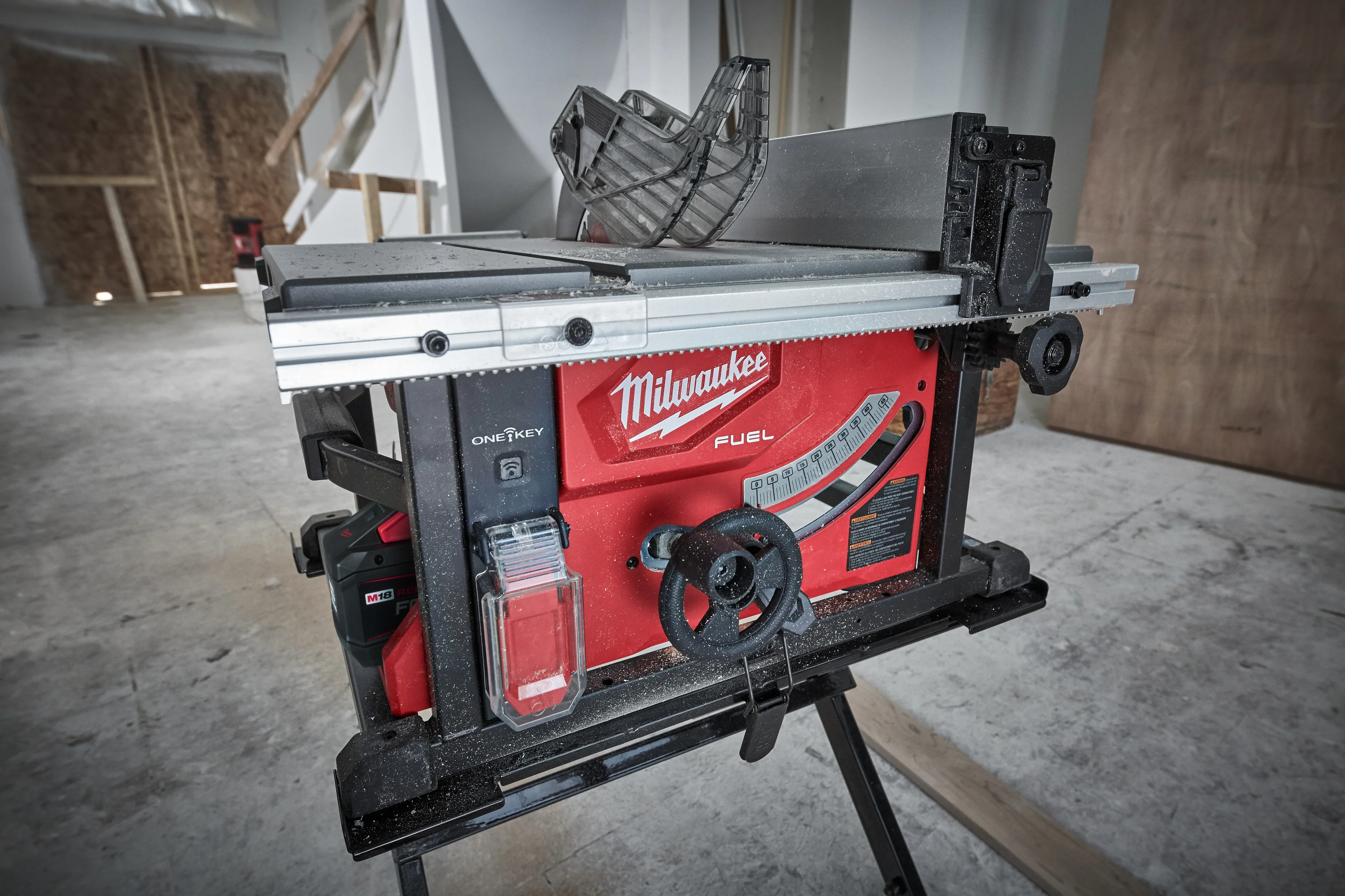 M18 FTS210 FUEL 210 mm Table Saw in use on the job