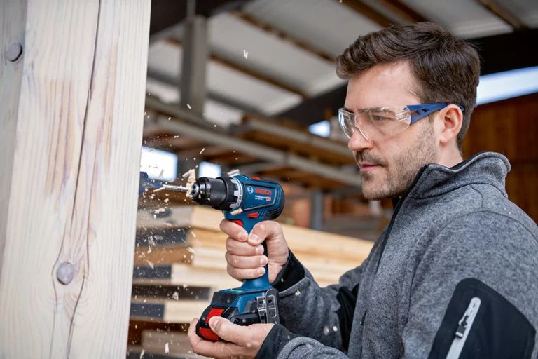 Bosch GSR 18V-90 C in use