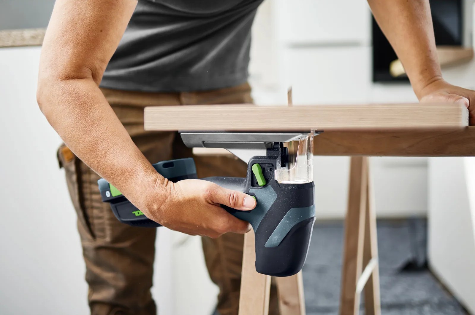 Cutting a worktop underside with the PSC-E 18
