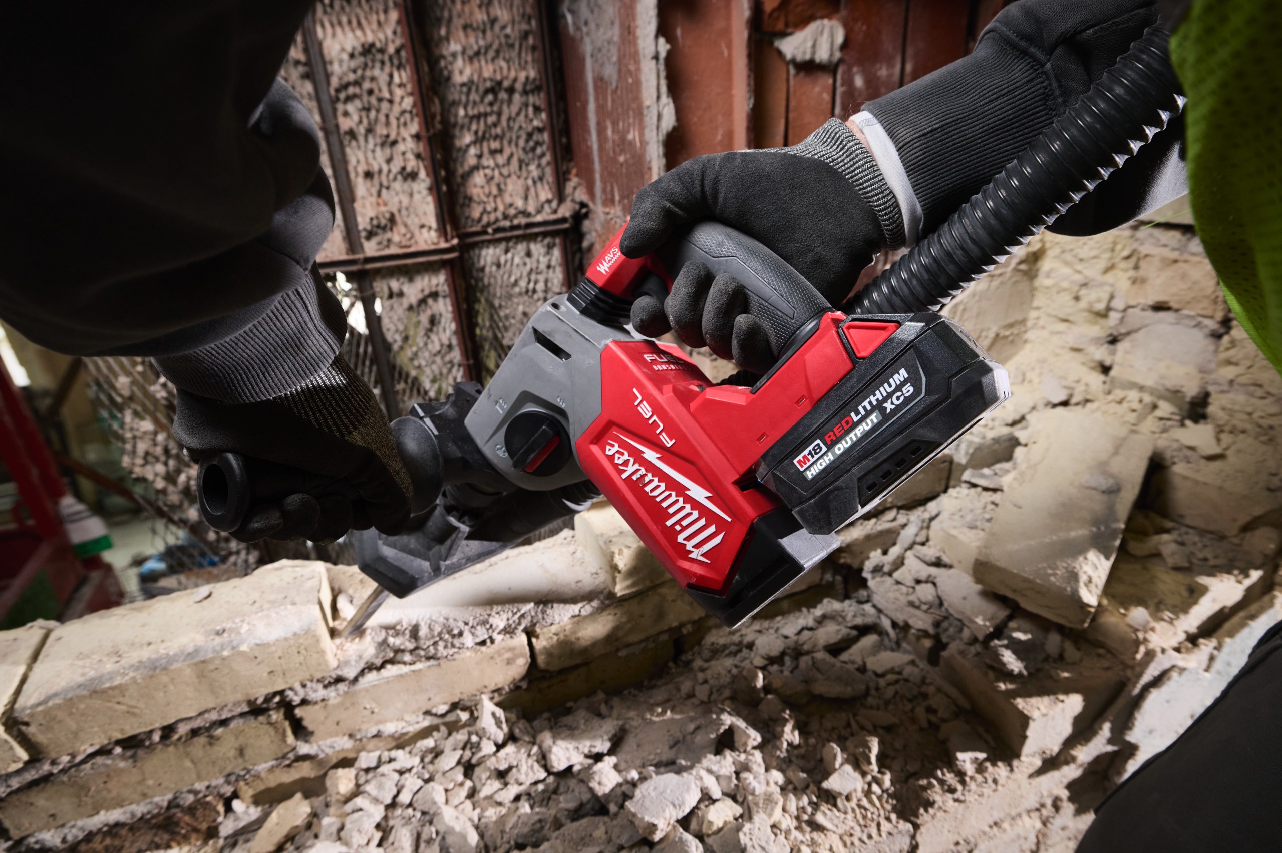 M18 HB5 HIGH OUTPUT 5.0 Ah Battery in use on the job