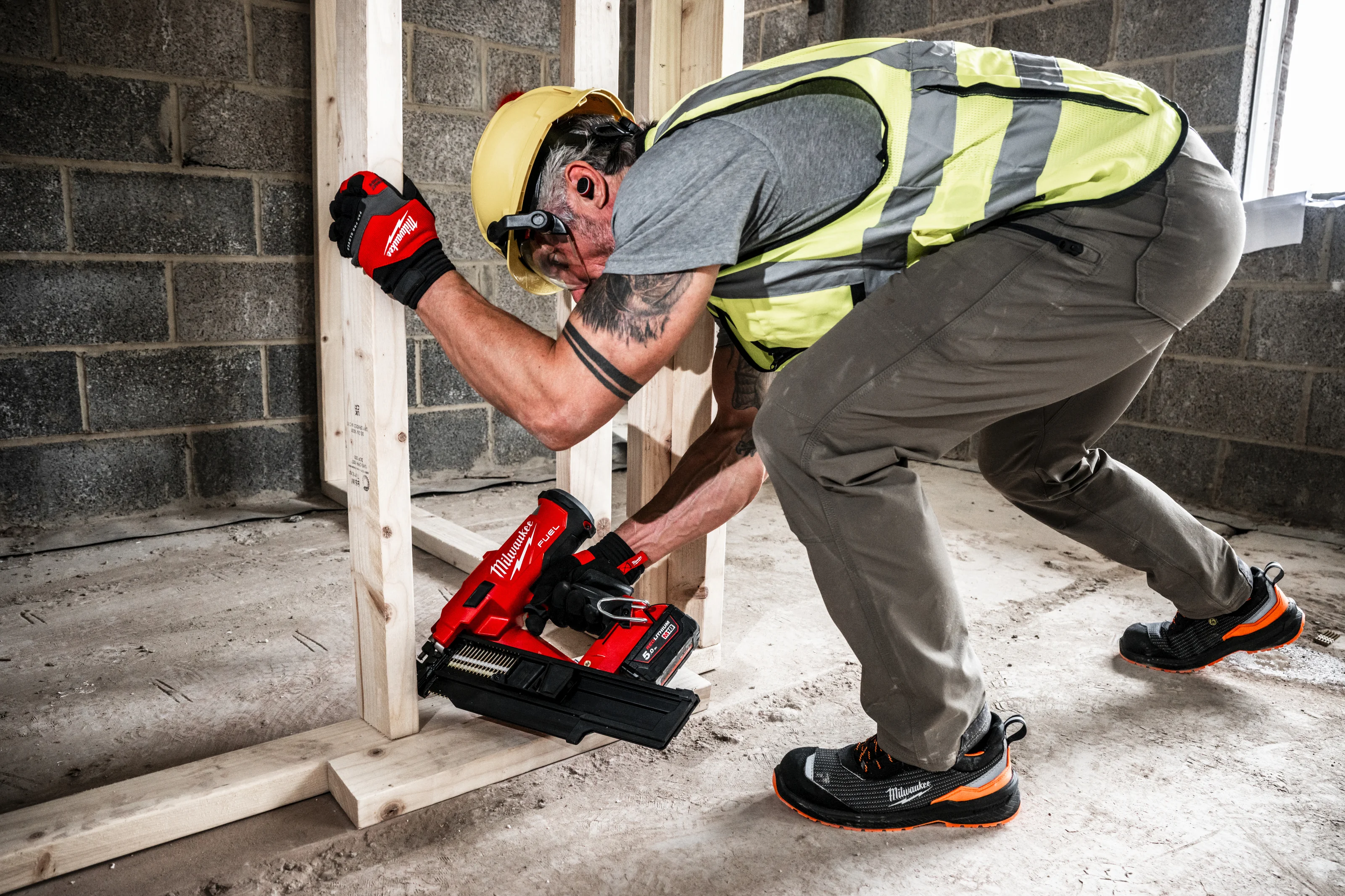 M18 FFN21 FUEL 21° Framing Nailer in use on the job