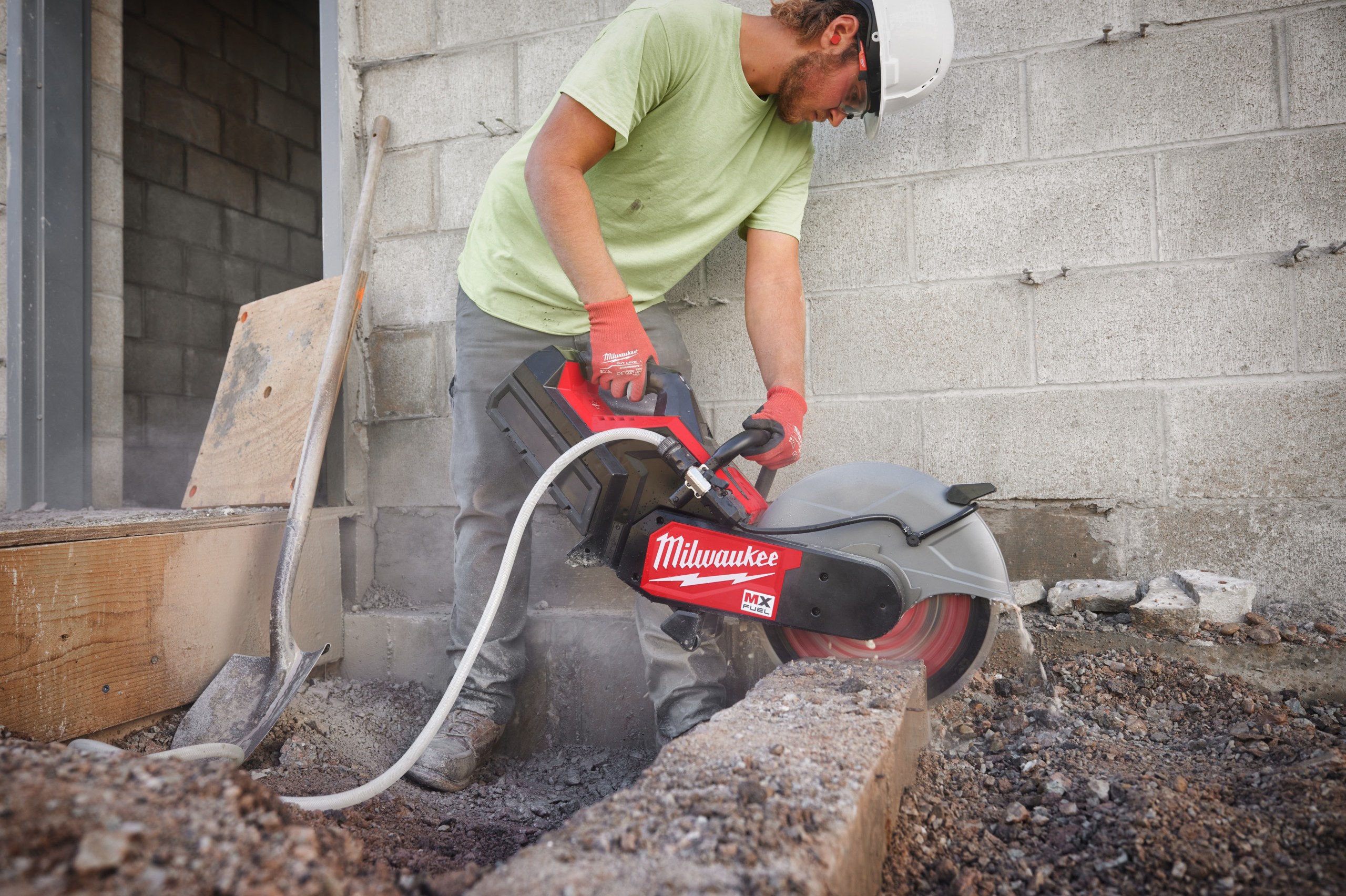 MXF COS350G2 MX FUEL 350 mm Cut-Off Saw in use on the job