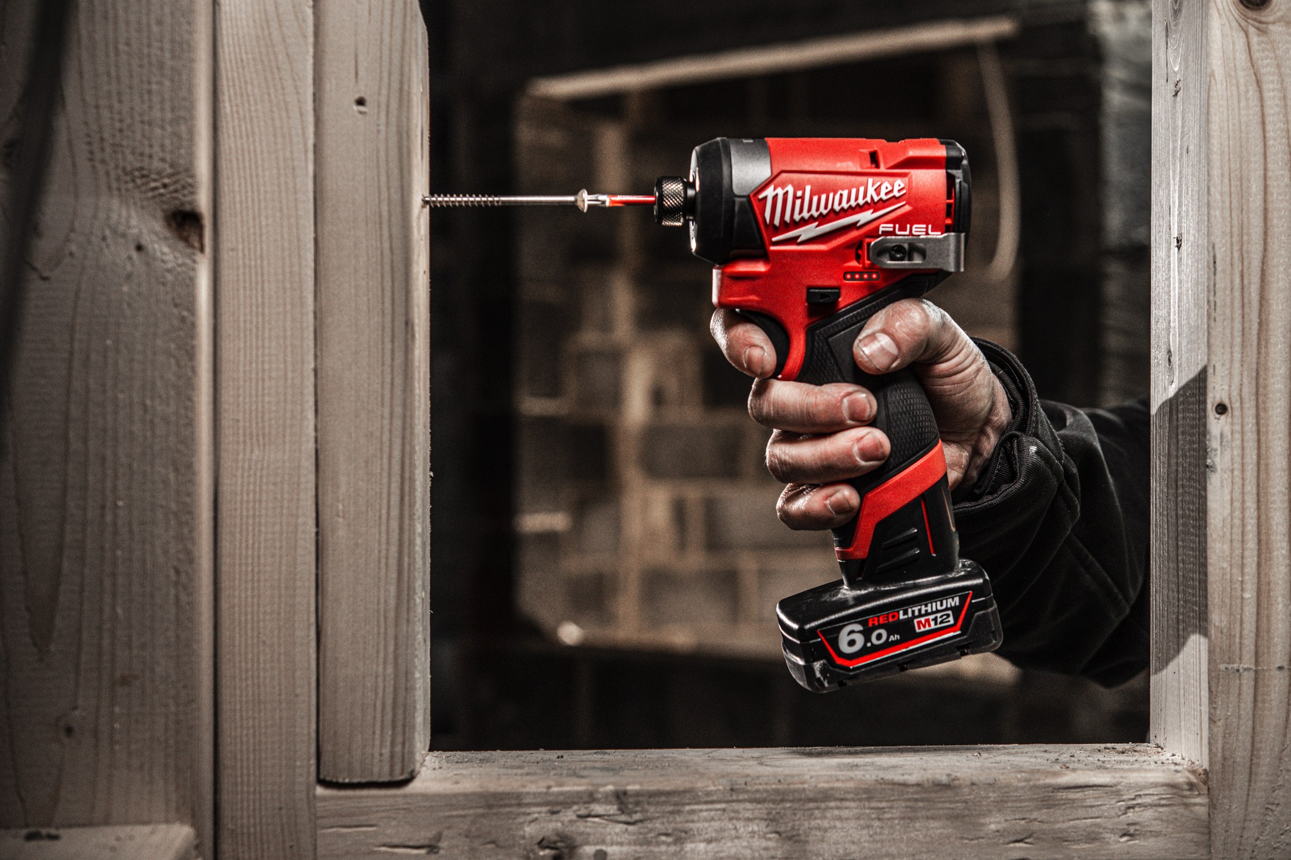 M12 FID2 FUEL Sub-Compact 1/4″ Impact Driver in use on the job